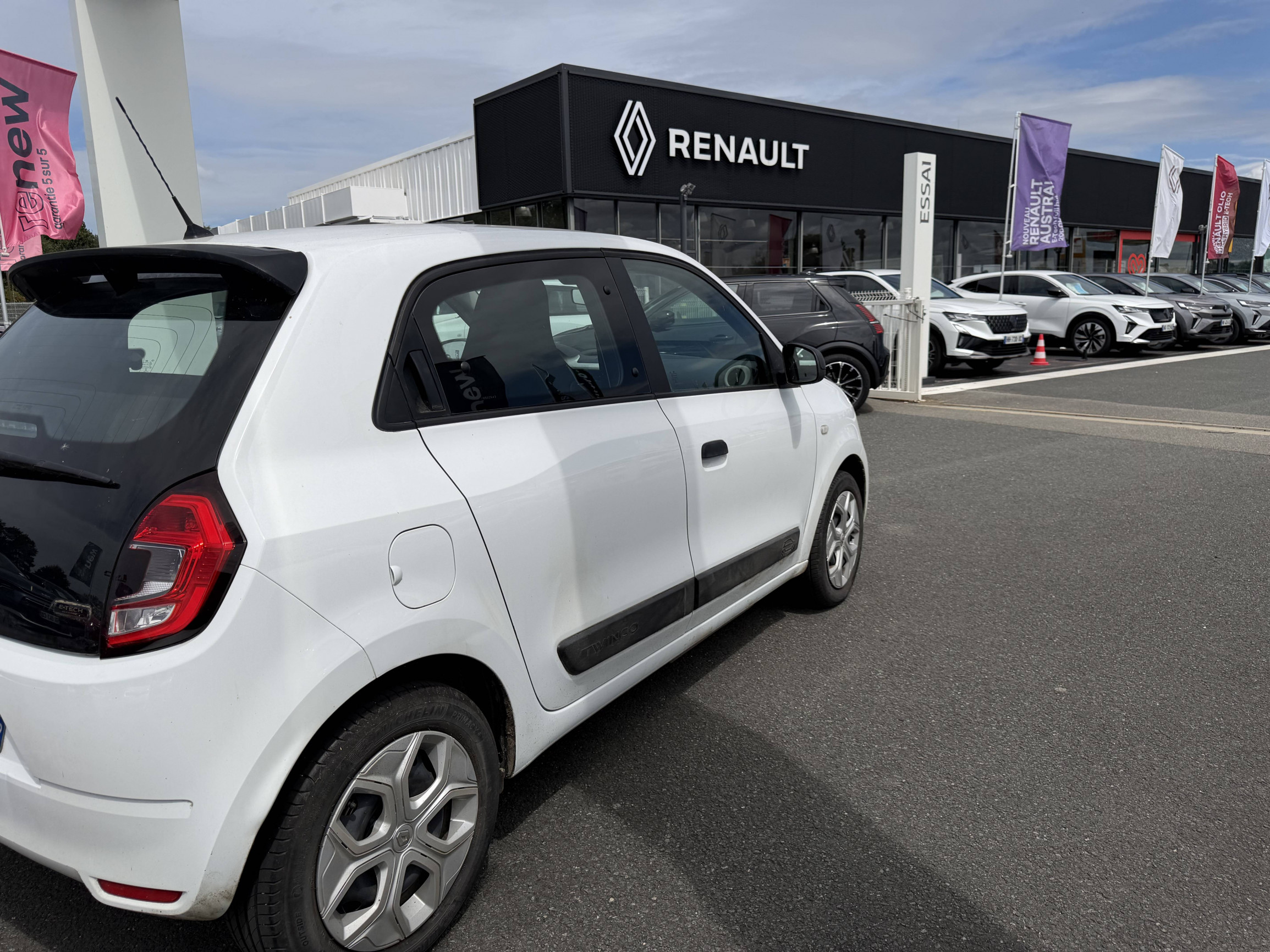 Vente en ligne Renault Twingo Electrique Twingo III E-Tech au prix de 11 490 €