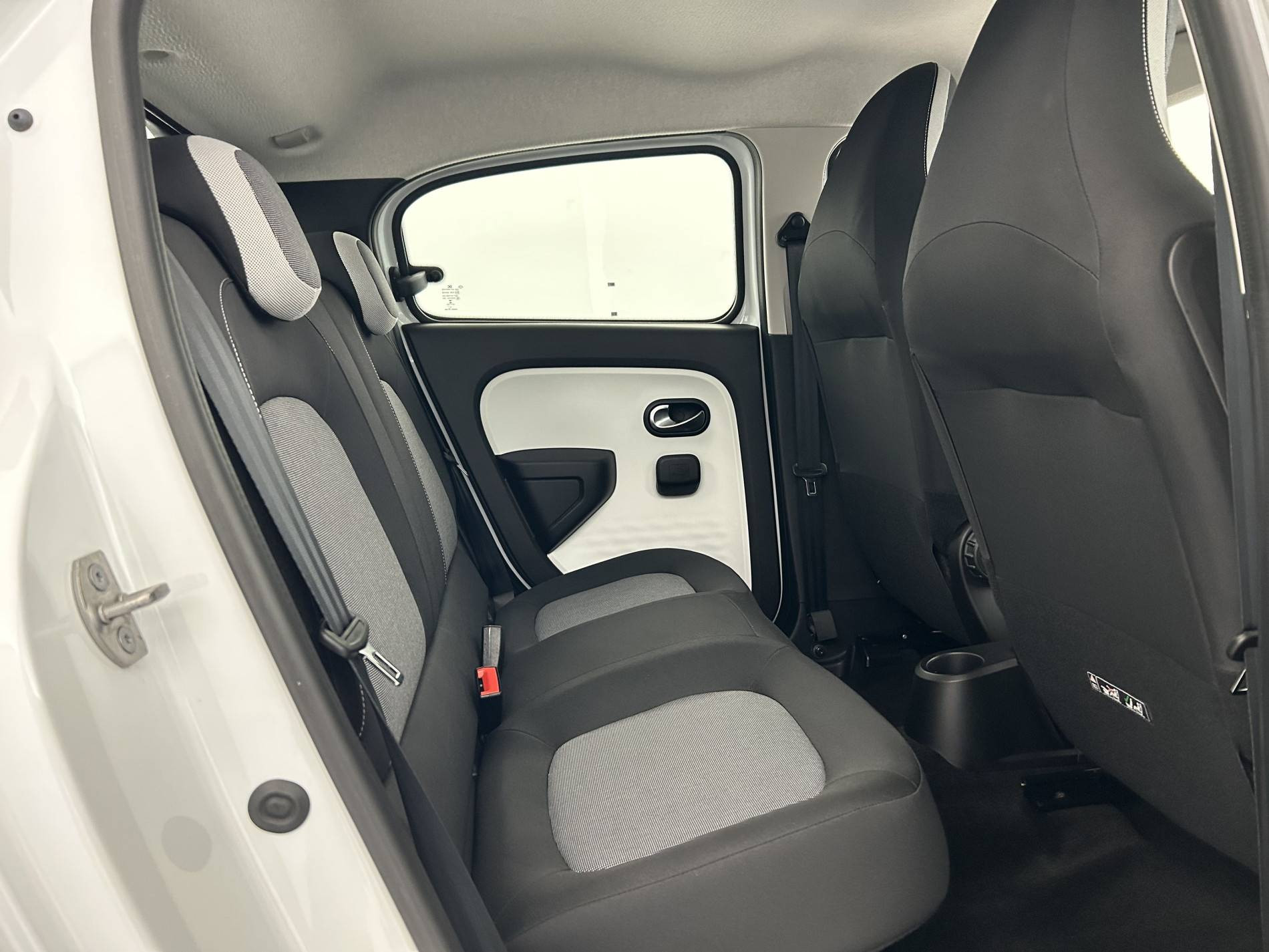 Vente en ligne Renault Twingo Electrique Twingo III E-Tech au prix de 12 490 €