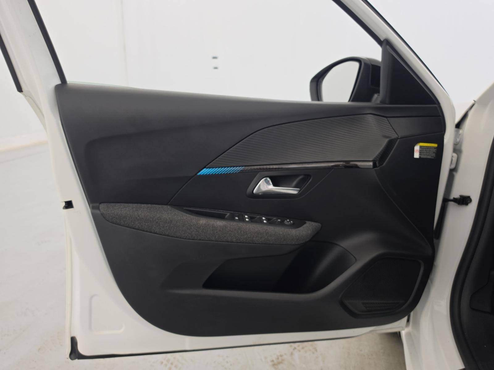 Vente en ligne Peugeot E-208  50 kWh 136ch au prix de 17 890 €