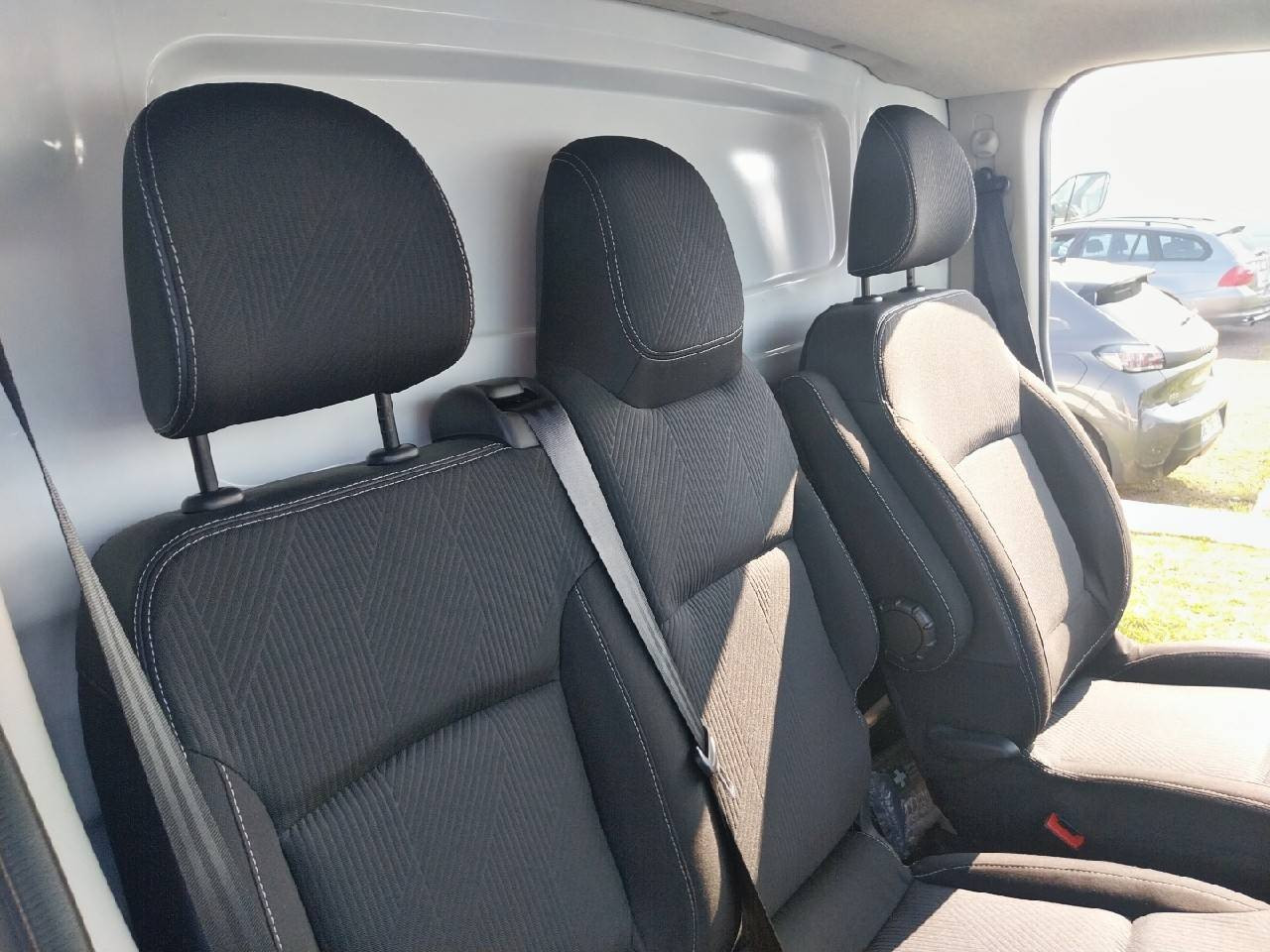 Vente en ligne Renault Trafic 3 Fourgon TRAFIC FGN L2H1 1300 KG DCI 120 au prix de 20 490 €