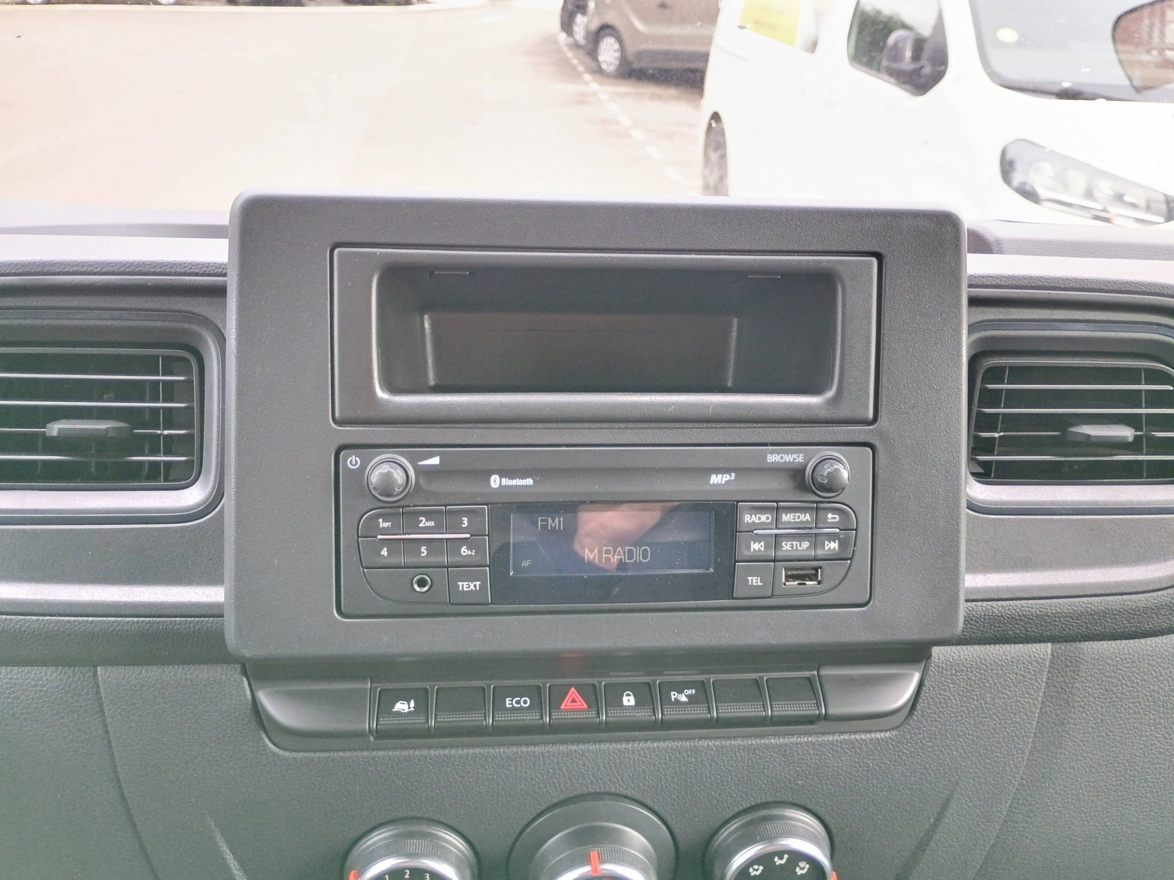 Vente en ligne Renault Master Fourgon MASTER FGN TRAC F3500 L2H2 BLUE DCI 135 au prix de 25 990 €