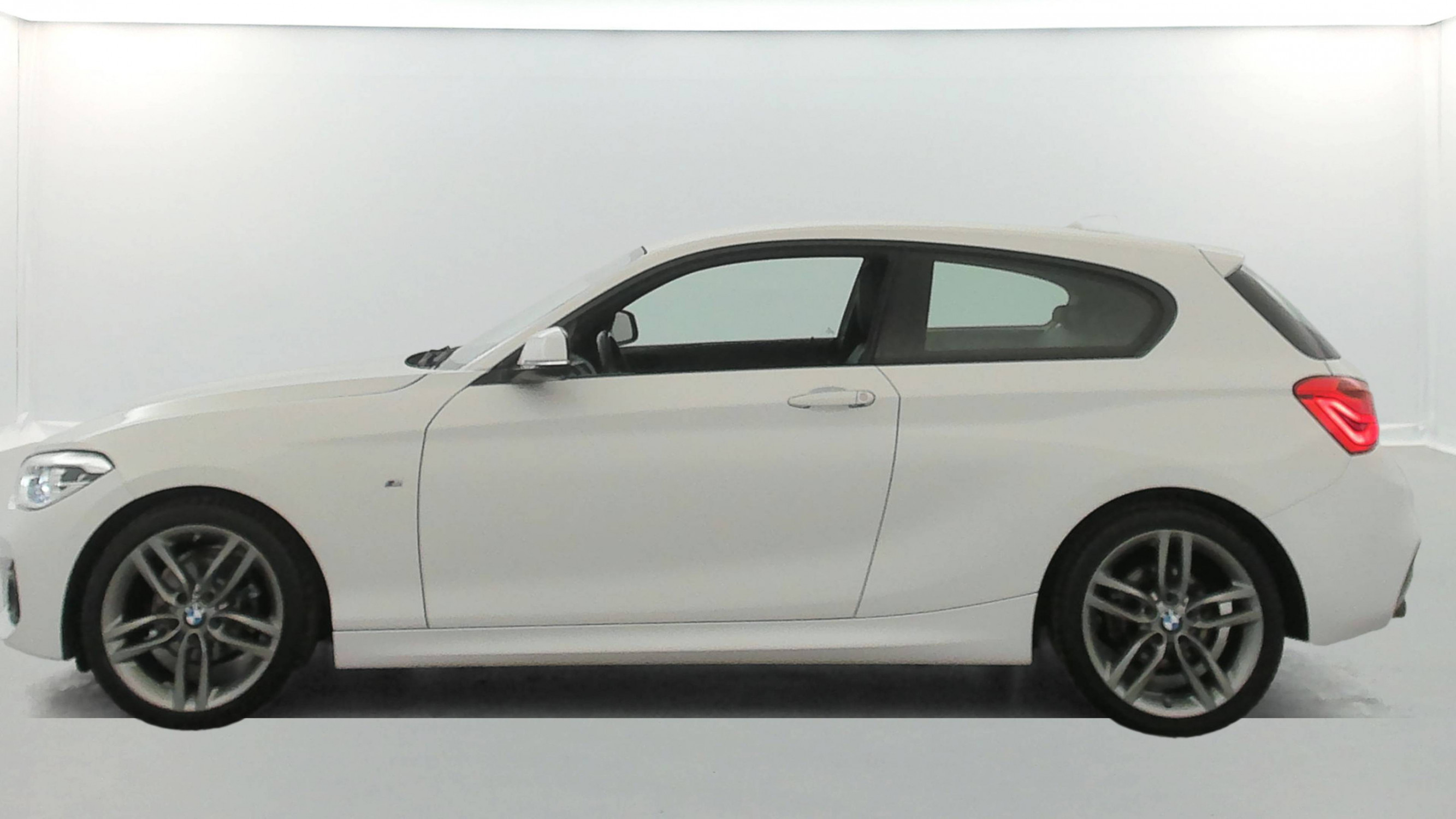 Vente en ligne Bmw Série 1 116d 116 ch BVA8 au prix de 18 990 €