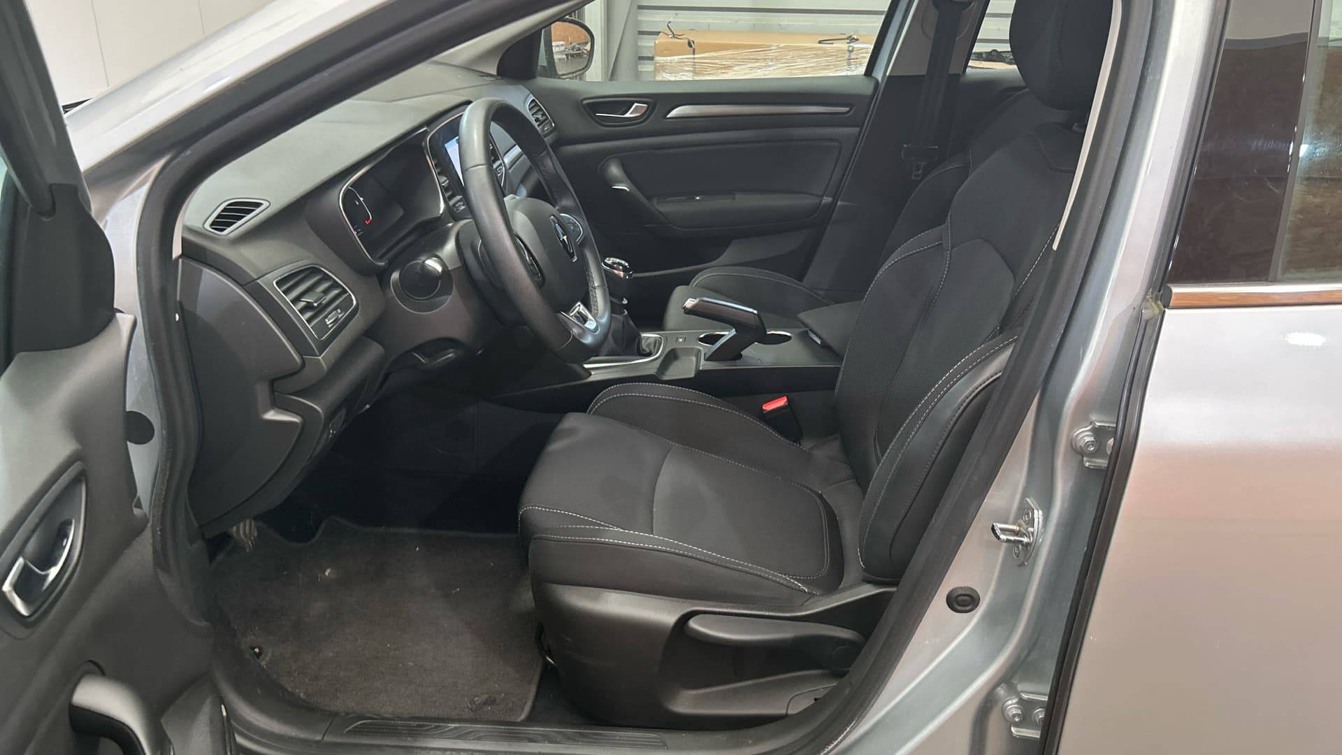 Vente en ligne Renault Megane 4 Mégane IV Berline Blue dCi 115 - 20 au prix de 14 490 €