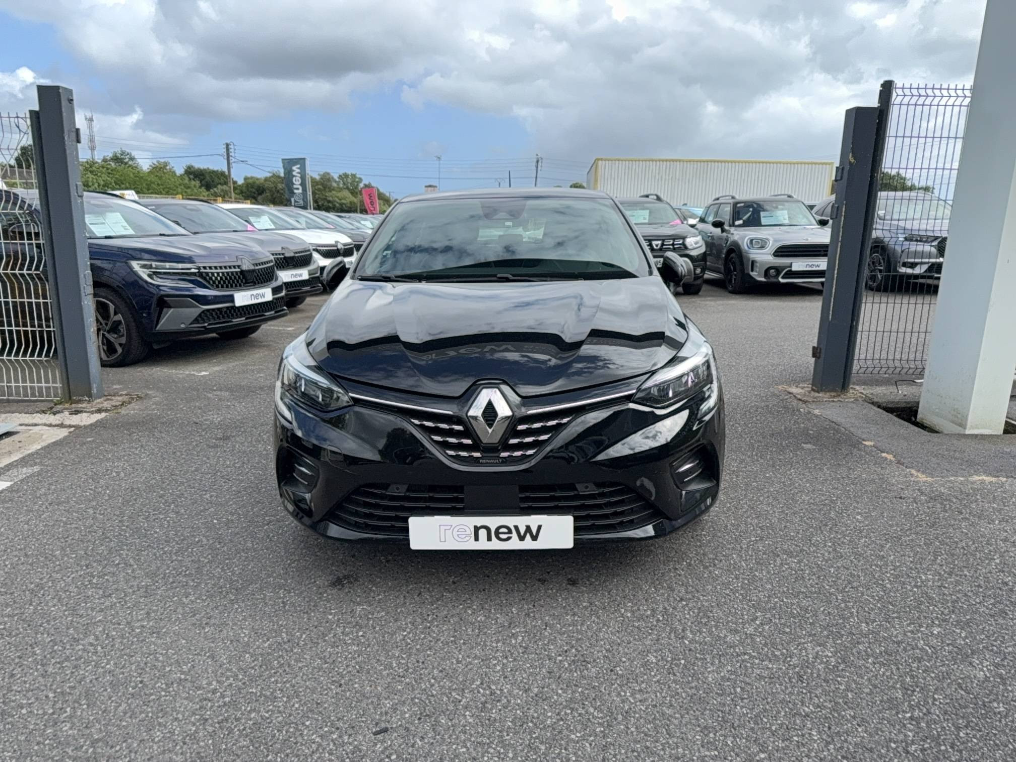 Vente en ligne Renault Clio 5 Clio E-Tech 140 - 21N au prix de 18 900 €