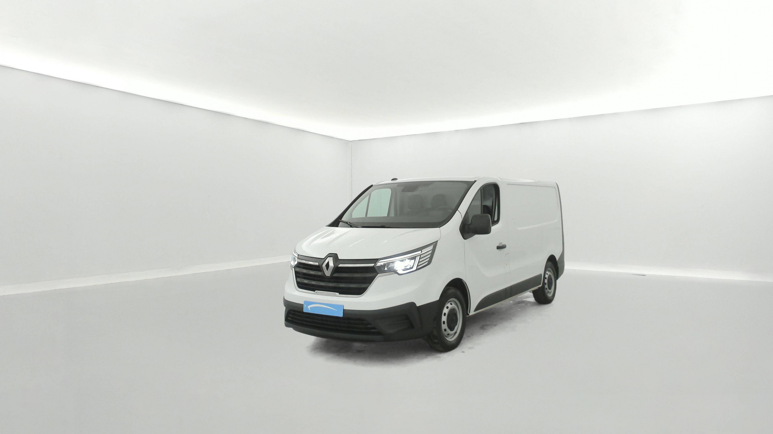 Vente en ligne Renault Trafic 3 Fourgon TRAFIC FGN L1H1 3000 KG BLUE DCI 130 au prix de 23 690 €
