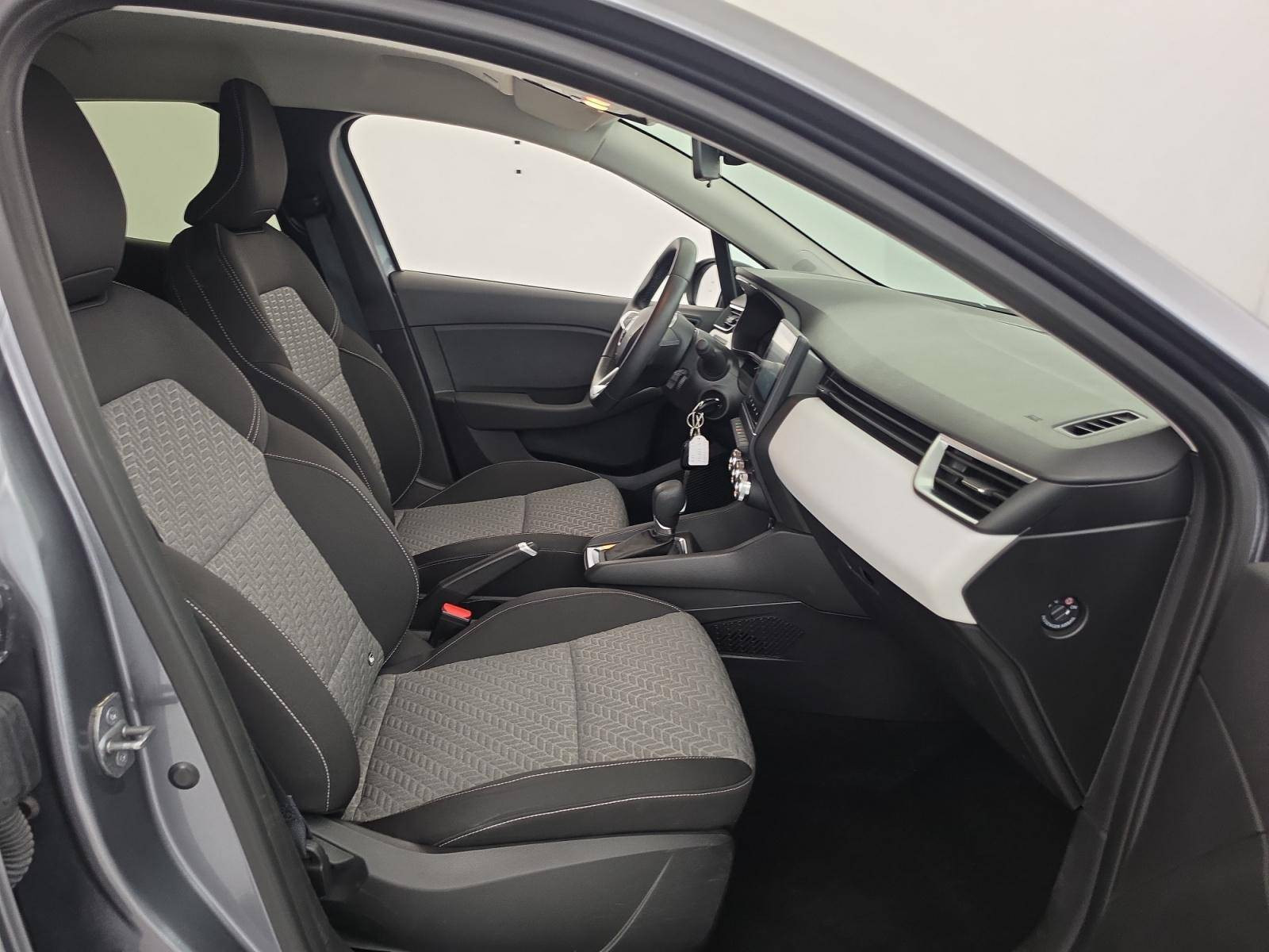 Vente en ligne Renault Clio 5 Clio E-Tech full hybrid 145 au prix de 16 140 €