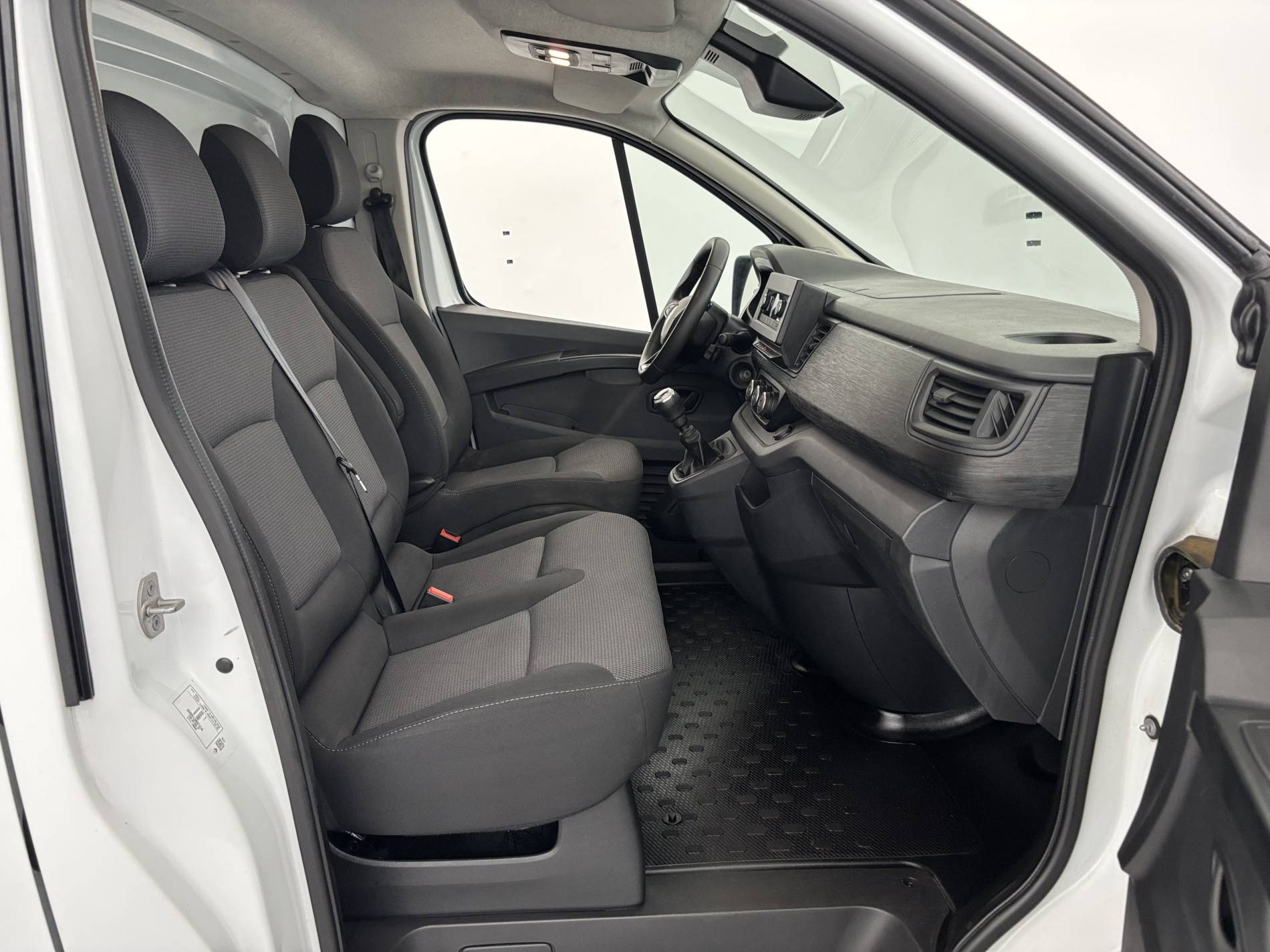 Vente en ligne Renault Trafic 3 Fourgon TRAFIC FGN L1H1 2800 KG BLUE DCI 110 au prix de 20 490 €
