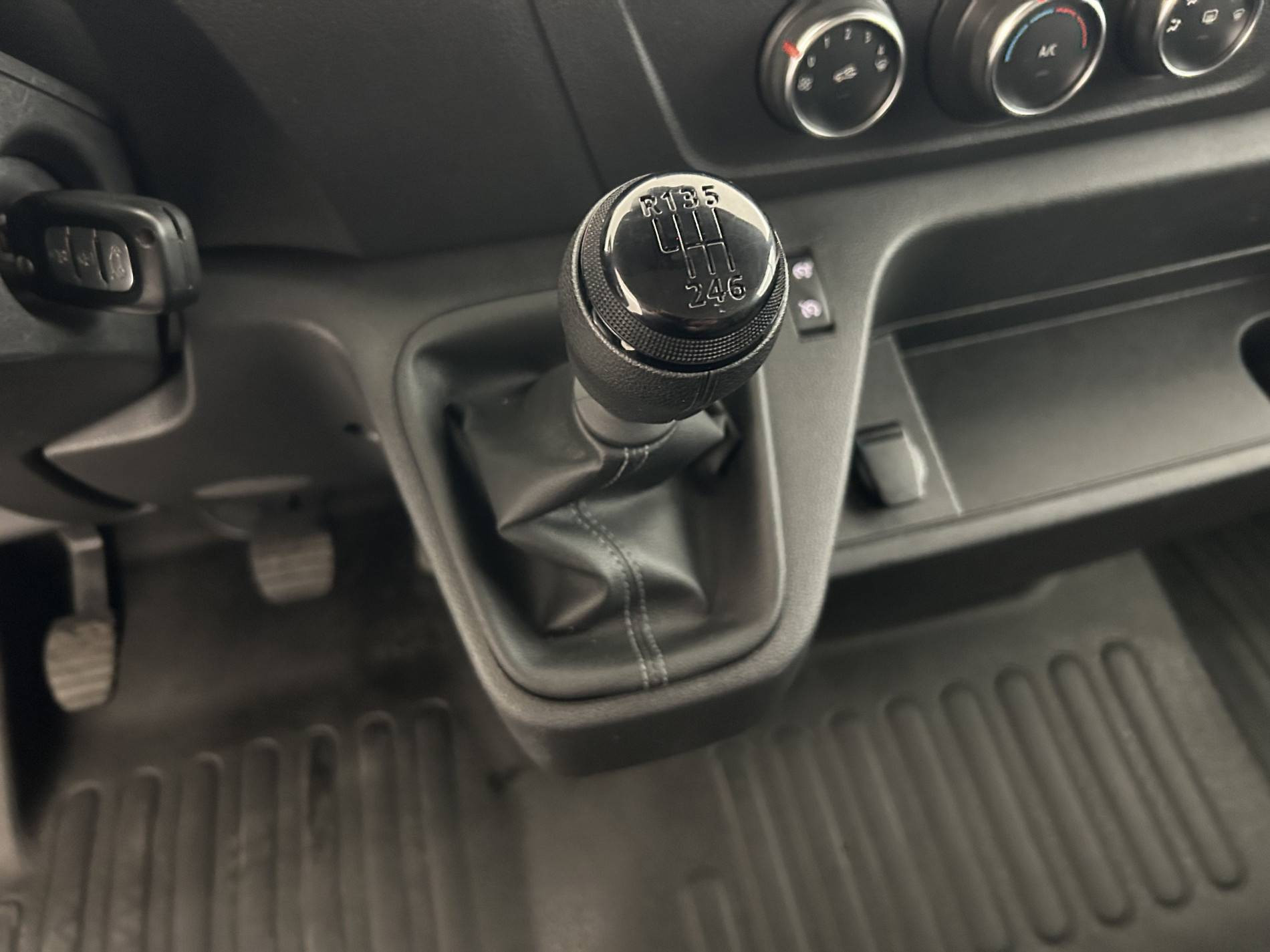 Vente en ligne Renault Master Fourgon MASTER FGN TRAC F3500 L2H2 BLUE DCI 135 au prix de 24 900 €