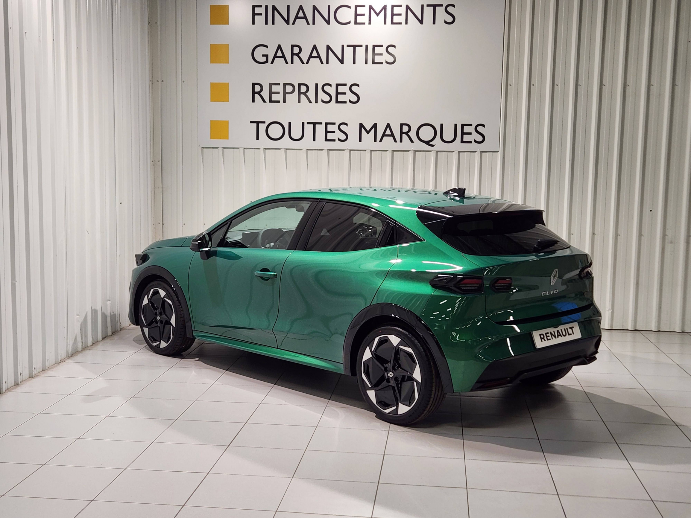 Vente en ligne Renault Clio 6 Clio E-Tech full hybrid 160 ch au prix de 25 890 €