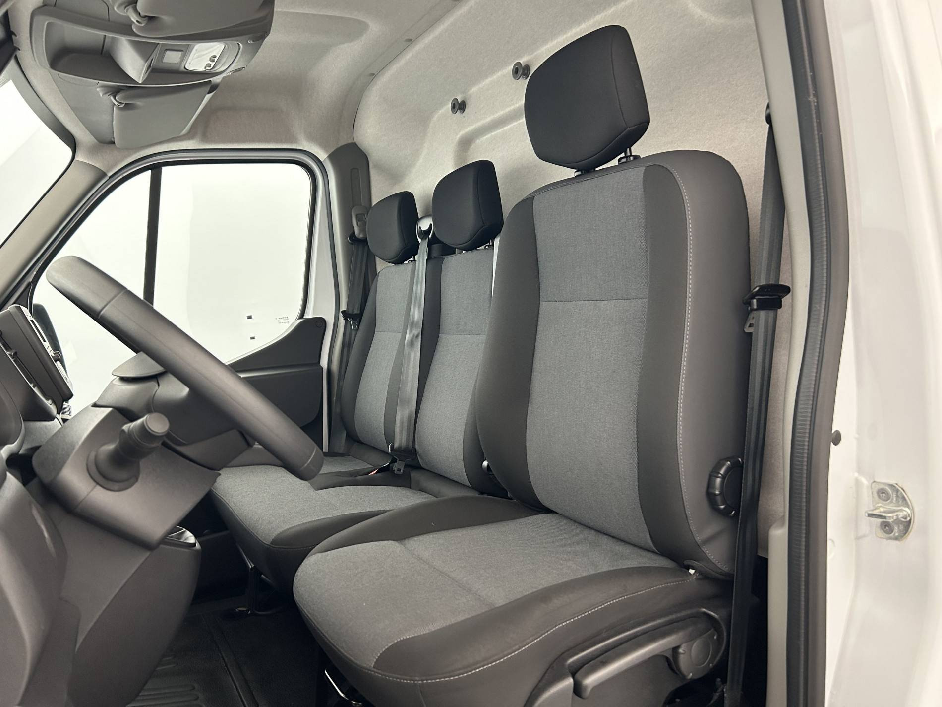 Vente en ligne Renault Master Fourgon MASTER FGN TRAC F3500 L2H2 BLUE DCI 135 au prix de 25 490 €