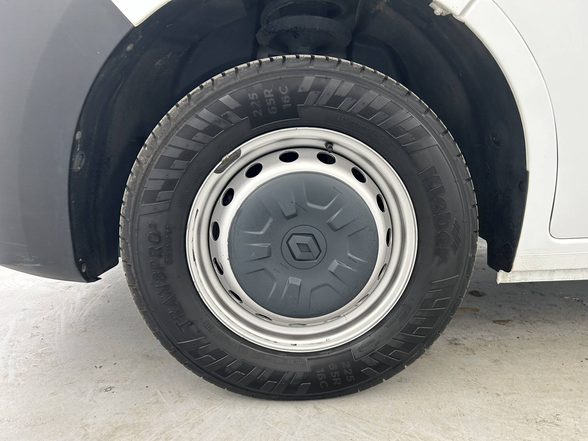 Vente en ligne Renault Master Fourgon MASTER FGN TRAC F3500 L2H2 BLUE DCI 135 au prix de 25 990 €