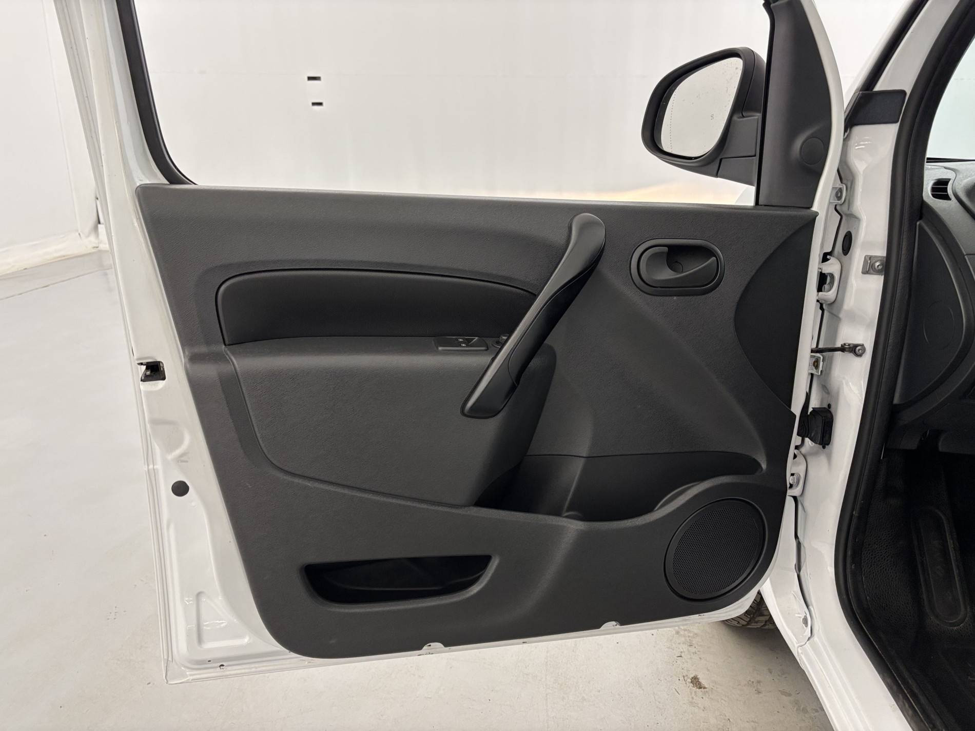 Vente en ligne Renault Kangoo Electrique KANGOO Z.E. 33 au prix de 11 990 €