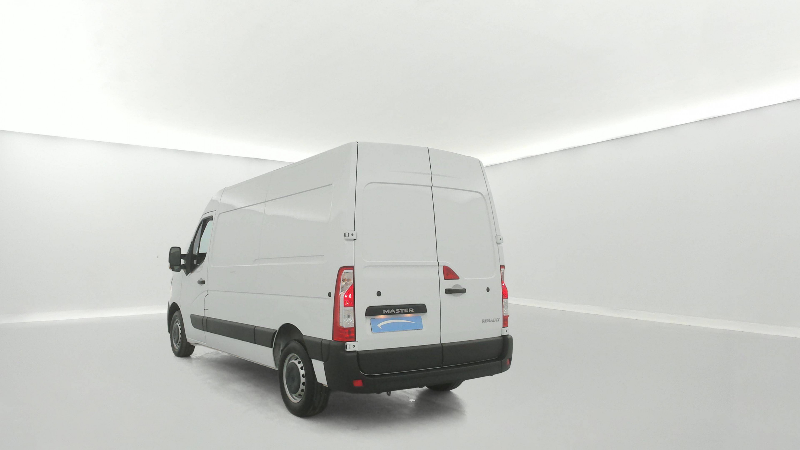 Vente en ligne Renault Master Fourgon MASTER FGN TRAC F3500 L2H2 BLUE DCI 135 au prix de 24 490 €