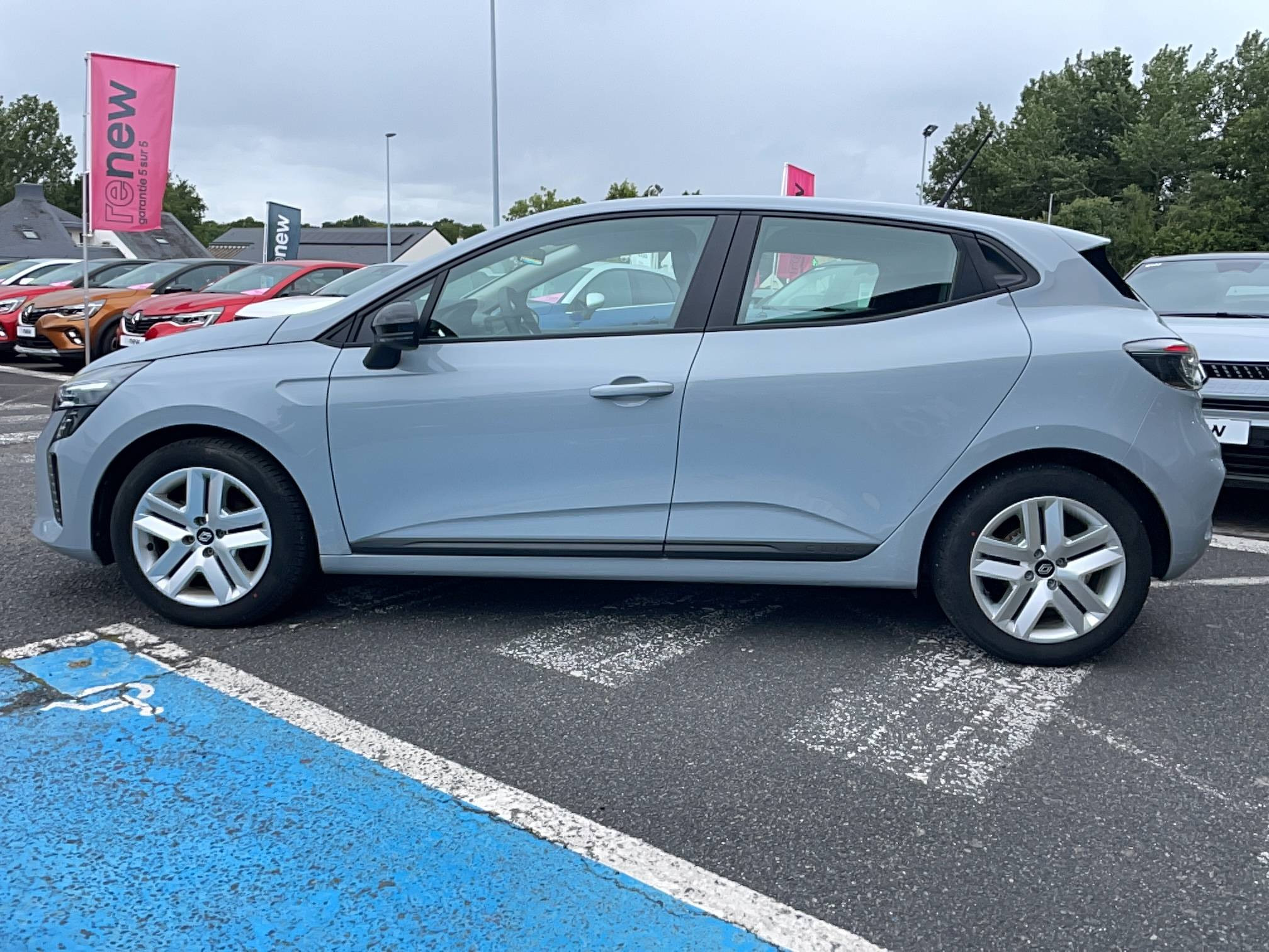 Vente en ligne Renault Clio 5 Clio TCe 90 au prix de 15 990 €