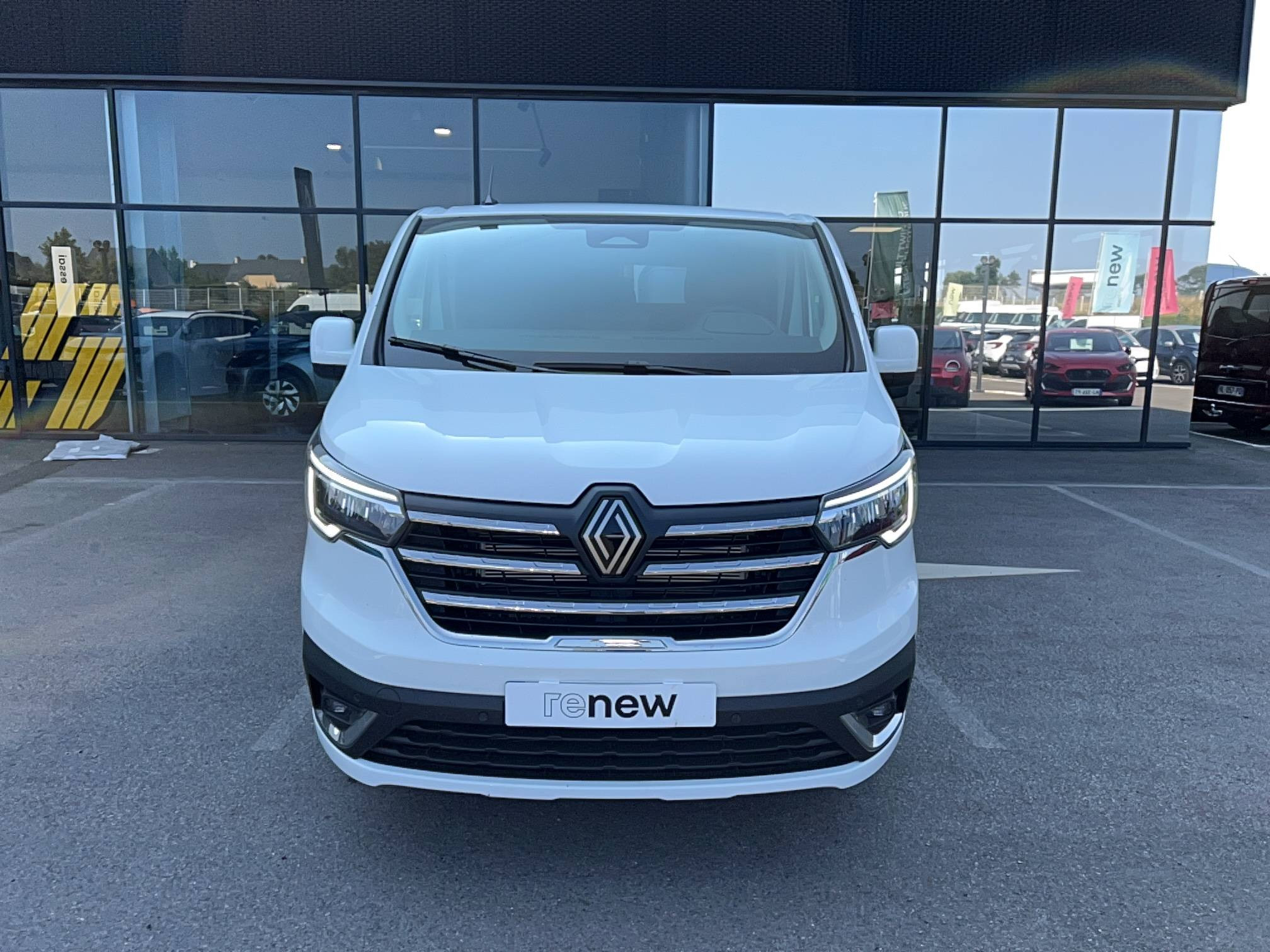 Vente en ligne Renault Trafic Cabine Approfondie TRAFIC CA BLUE DCI 170 L2H1 3T AUTO au prix de 40 990 €