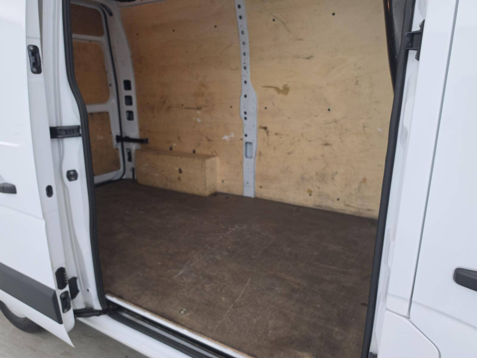 Vente en ligne Renault Master Fourgon MASTER FGN TRAC F3500 L2H2 BLUE DCI 135 au prix de 23 900 €