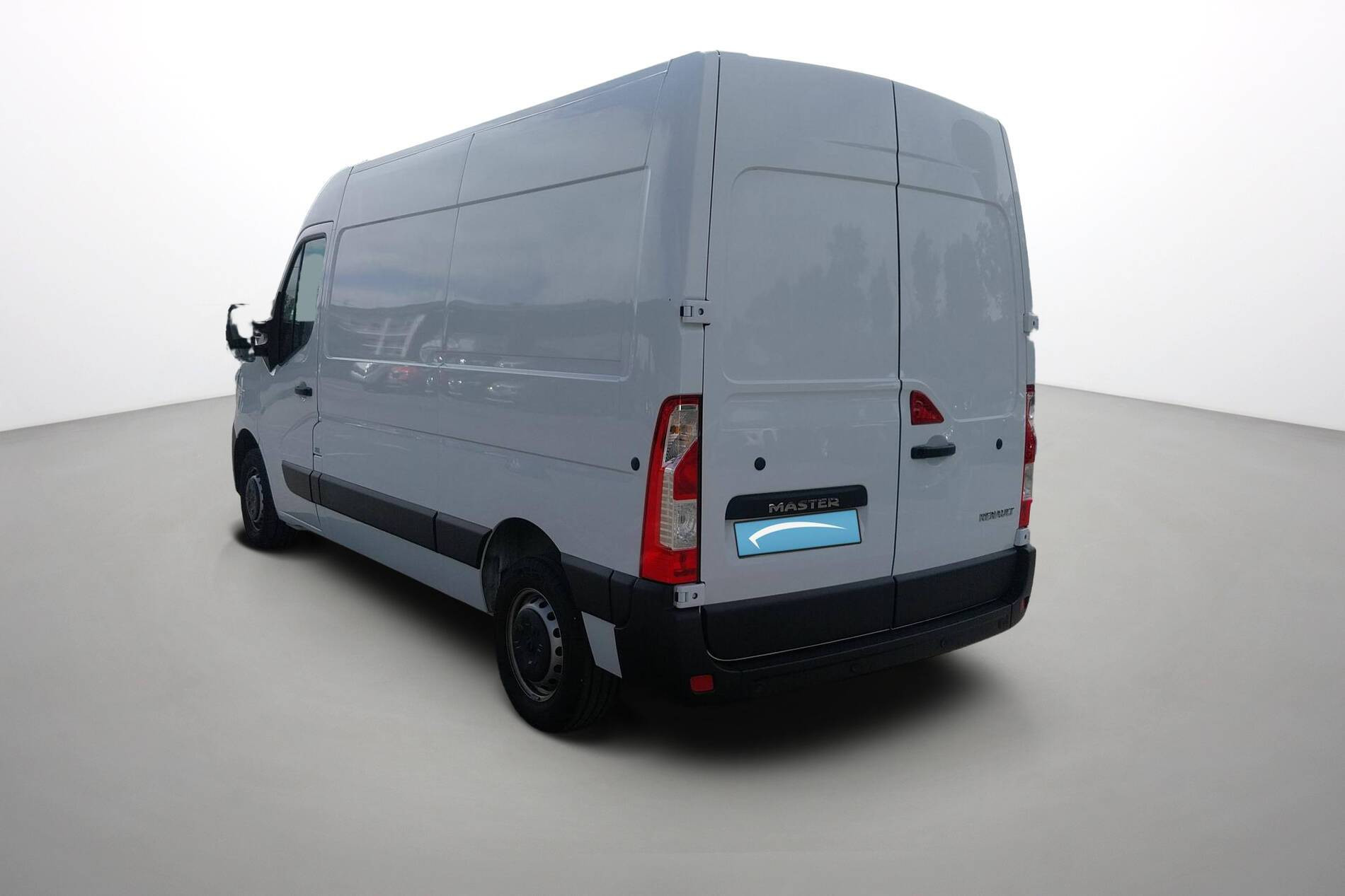 Vente en ligne Renault Master Fourgon MASTER FGN TRAC F3500 L2H2 BLUE DCI 135 au prix de 24 990 €