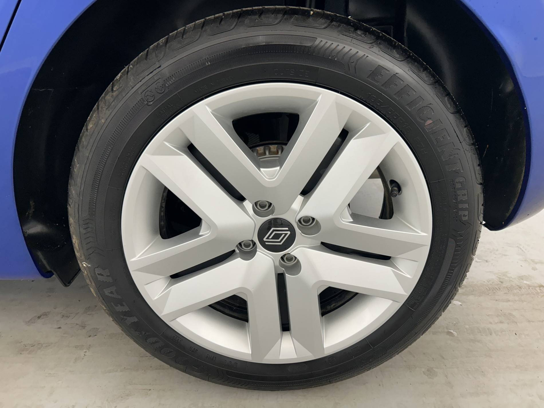 Vente en ligne Renault Clio 5 Clio TCe 90 au prix de 15 990 €