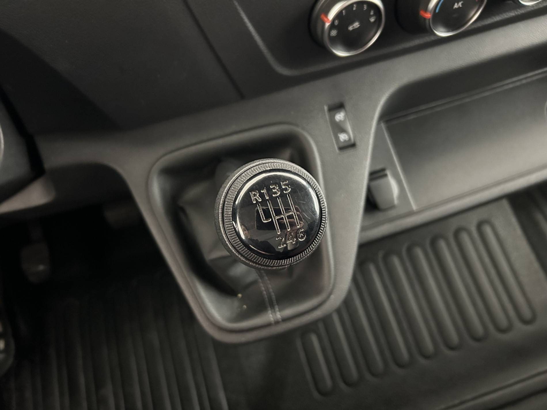 Vente en ligne Renault Master Fourgon MASTER FGN TRAC F3500 L2H2 BLUE DCI 135 au prix de 25 990 €