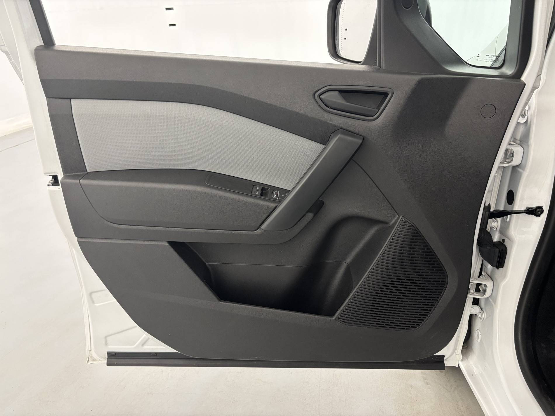 Vente en ligne Renault Kangoo Van  FG TOLE BLUE DCI 95 L1 GSR2 au prix de 18 390 €