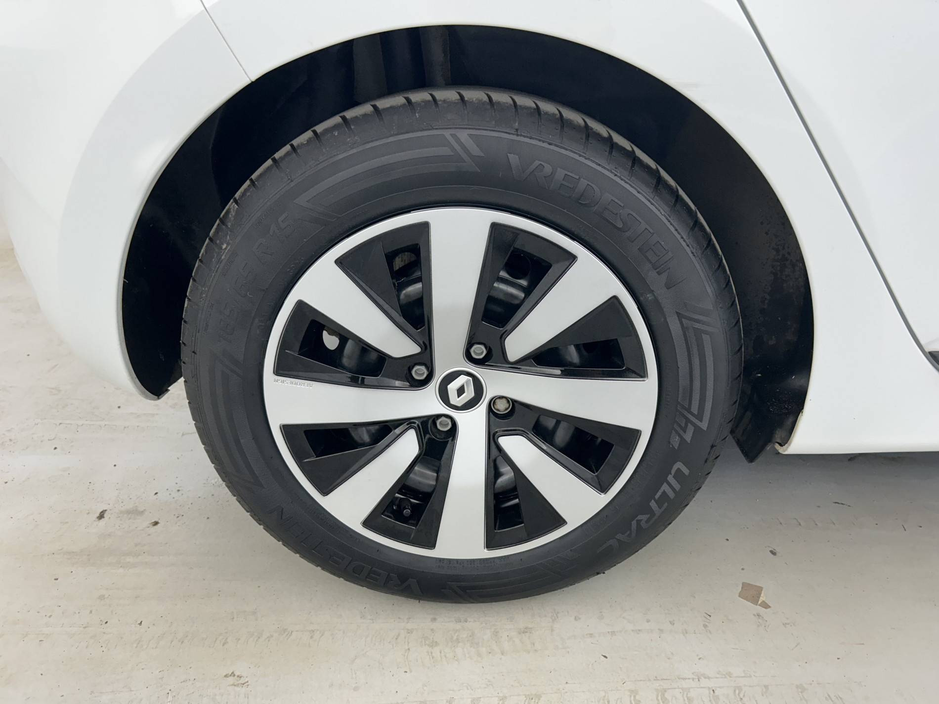 Vente en ligne Renault Clio 5 Clio E-Tech full hybrid 145 au prix de 14 490 €