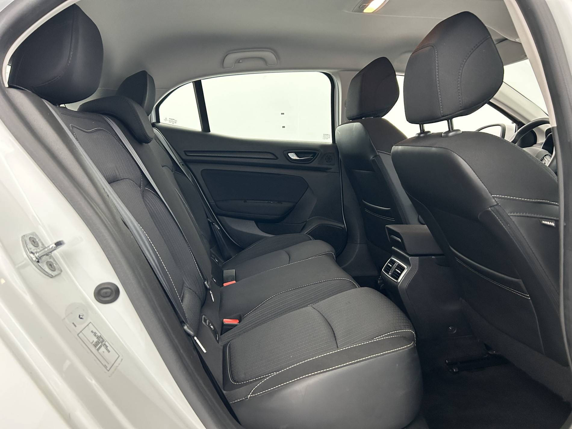 Vente en ligne Renault Megane 4 Mégane IV Berline Blue dCi 115 au prix de 14 480 €