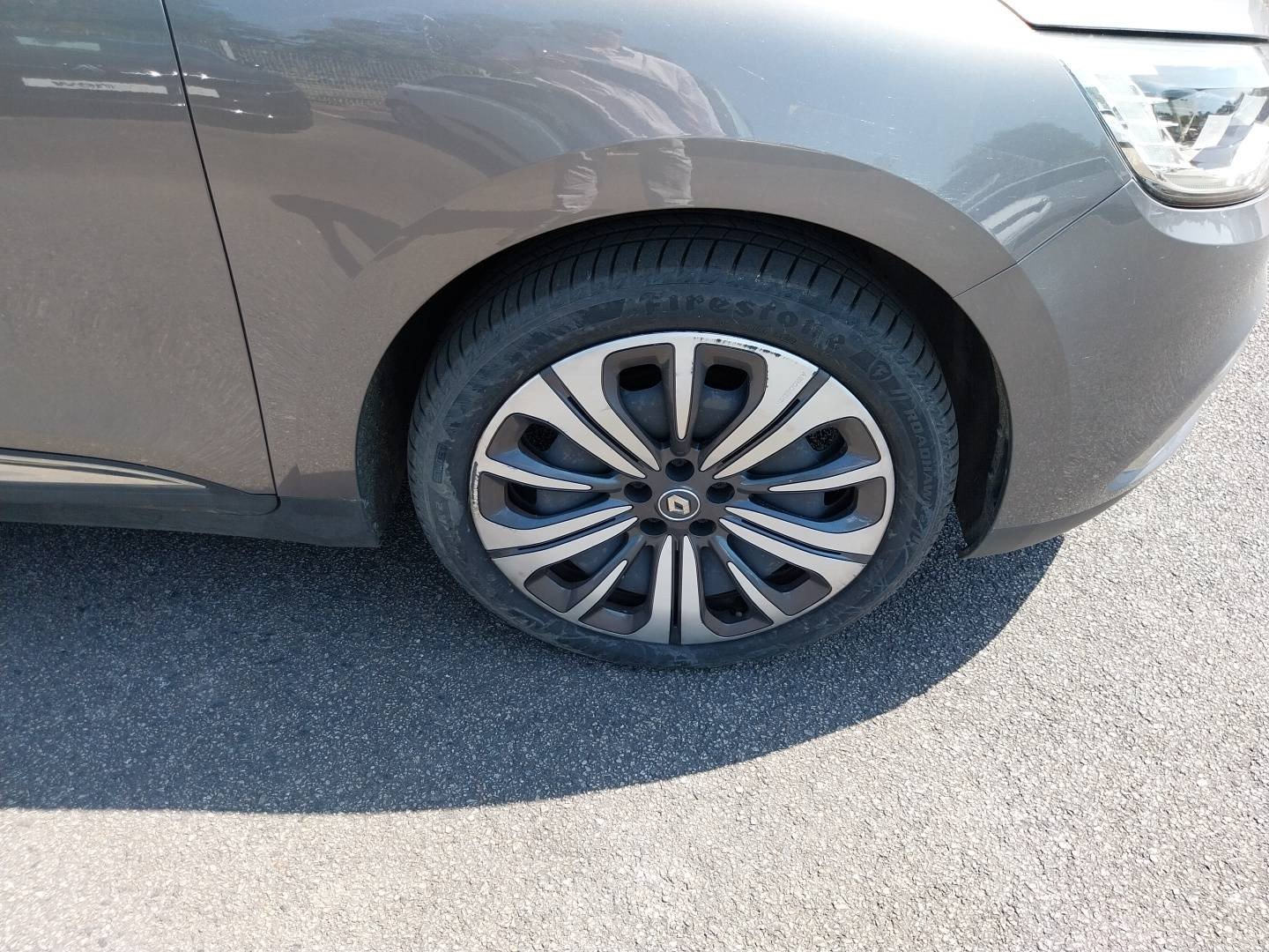 Vente en ligne Renault Grand Scenic 4 Grand Scenic TCe 140 au prix de 19 590 €