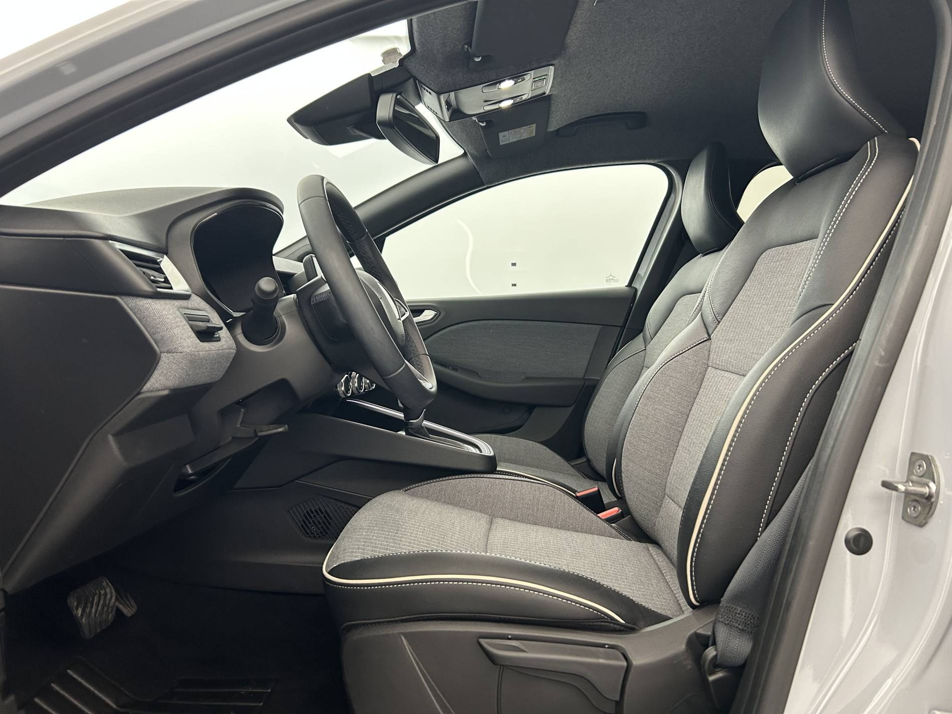 Vente en ligne Renault Clio 5 Clio E-Tech full hybrid 145 au prix de 18 700 €