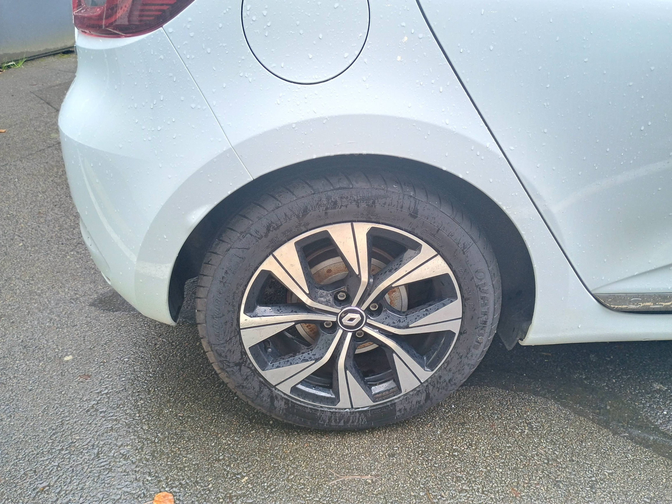 Vente en ligne Renault Clio 5 Clio E-Tech 140 - 21N au prix de 15 490 €