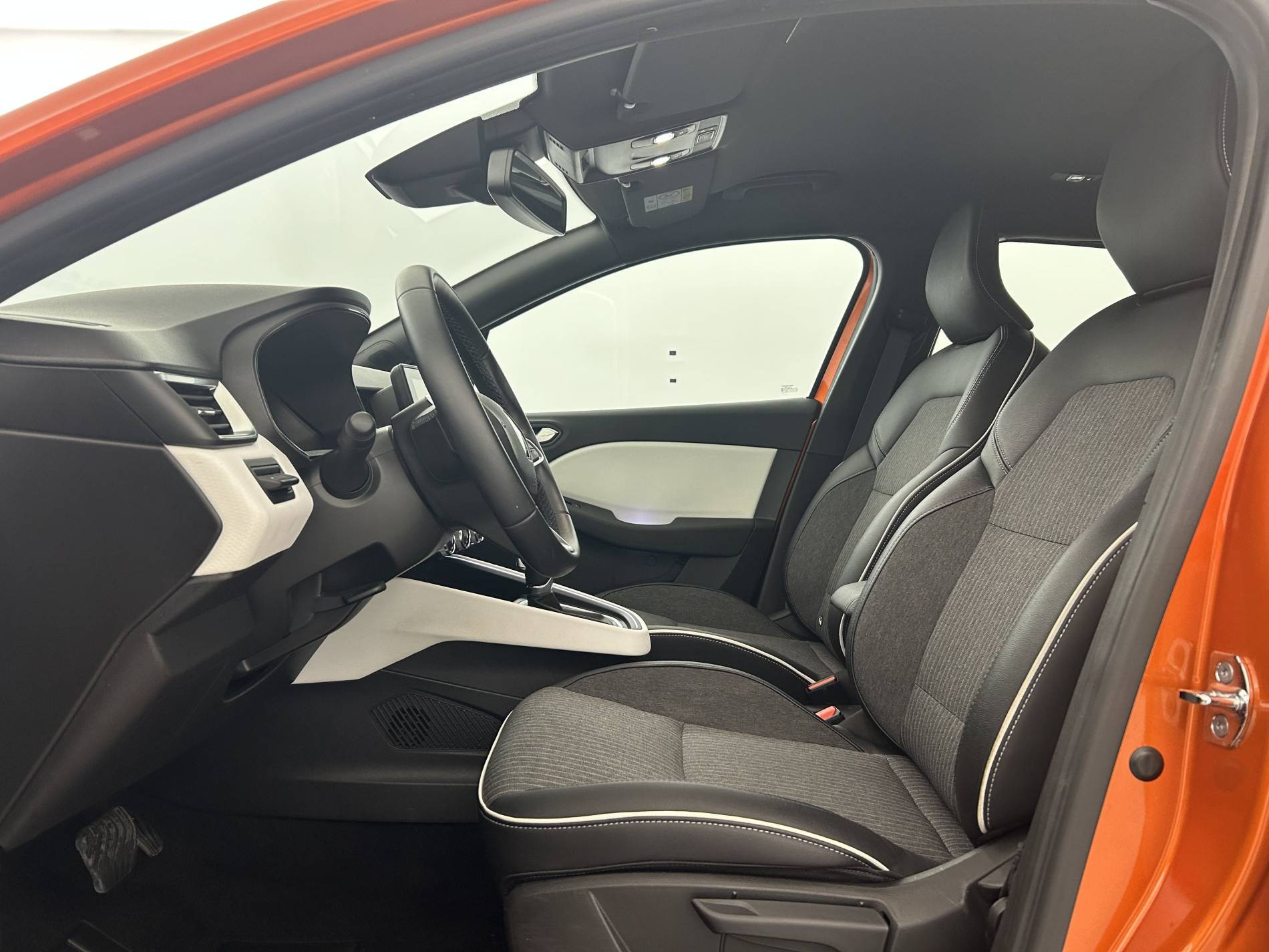 Vente en ligne Renault Clio 5 Clio E-Tech 140 - 21N au prix de 16 390 €