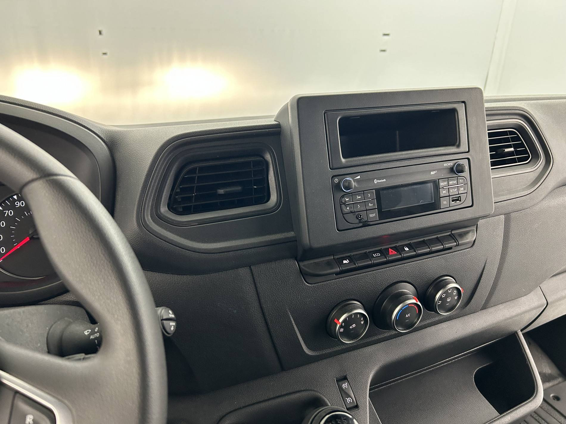 Vente en ligne Renault Master Fourgon MASTER FGN TRAC F3500 L2H2 BLUE DCI 135 au prix de 25 490 €