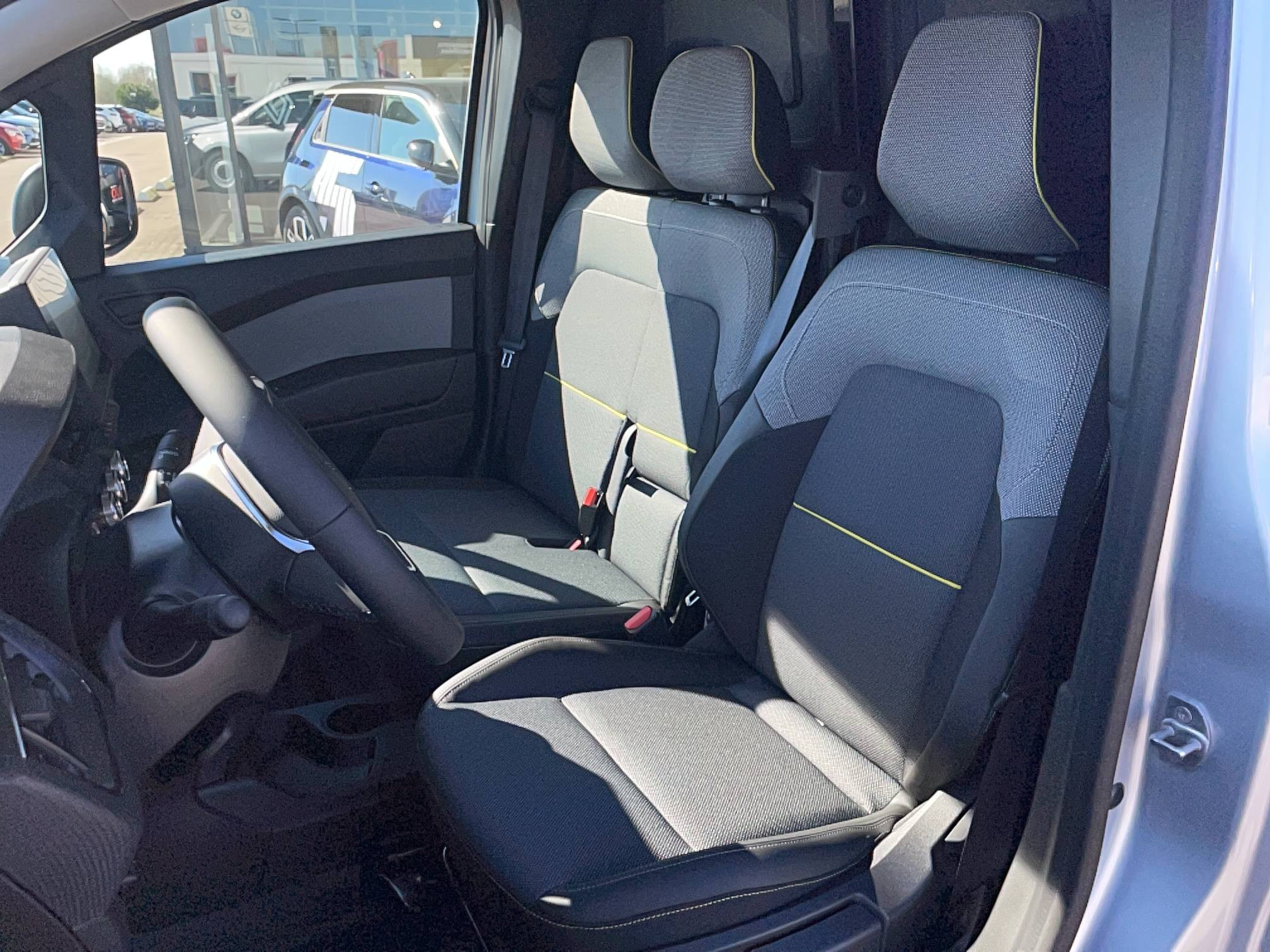 Vente en ligne Renault Kangoo Van E-Tech  FG TOLE L1 AC22/DC80 GSR2 au prix de 29 991 €