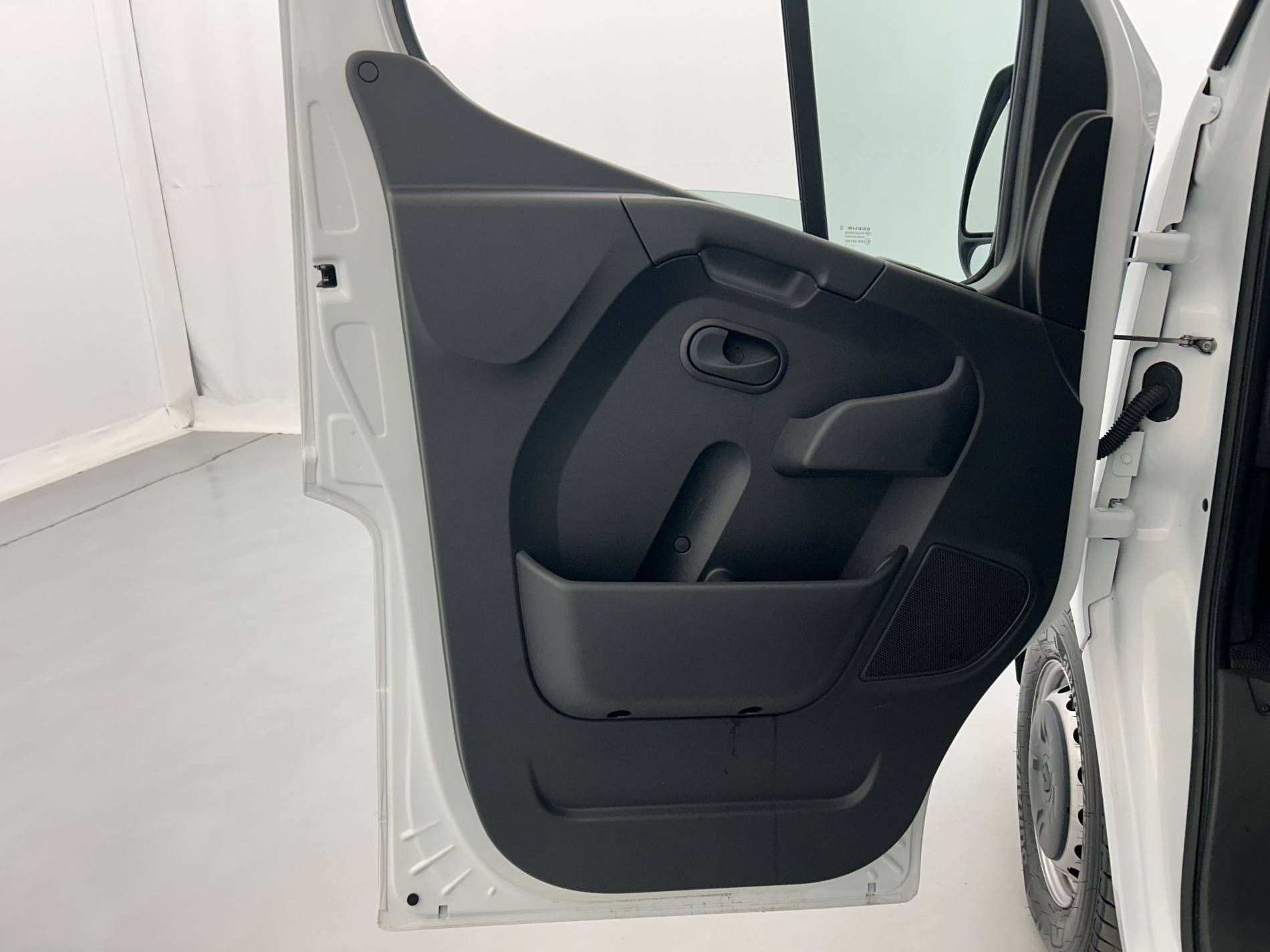 Vente en ligne Renault Master 3 Châssis Cabine MASTER PHC TRAC F3500 L3H1 BLUE DCI 145 EURO VI au prix de 31 990 €