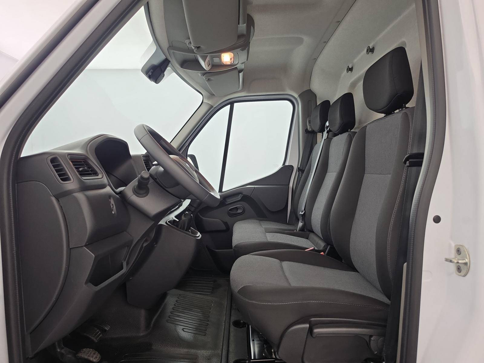 Vente en ligne Renault Master Fourgon MASTER FGN TRAC F3500 L2H2 BLUE DCI 135 au prix de 22 990 €