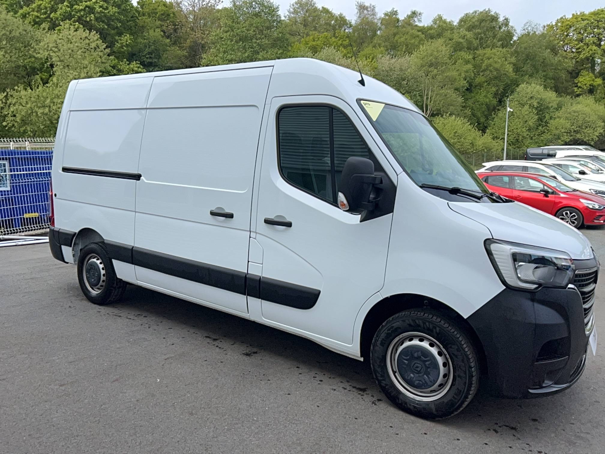 Vente en ligne Renault Master Fourgon MASTER FGN TRAC F3500 L2H2 BLUE DCI 135 au prix de 22 990 €