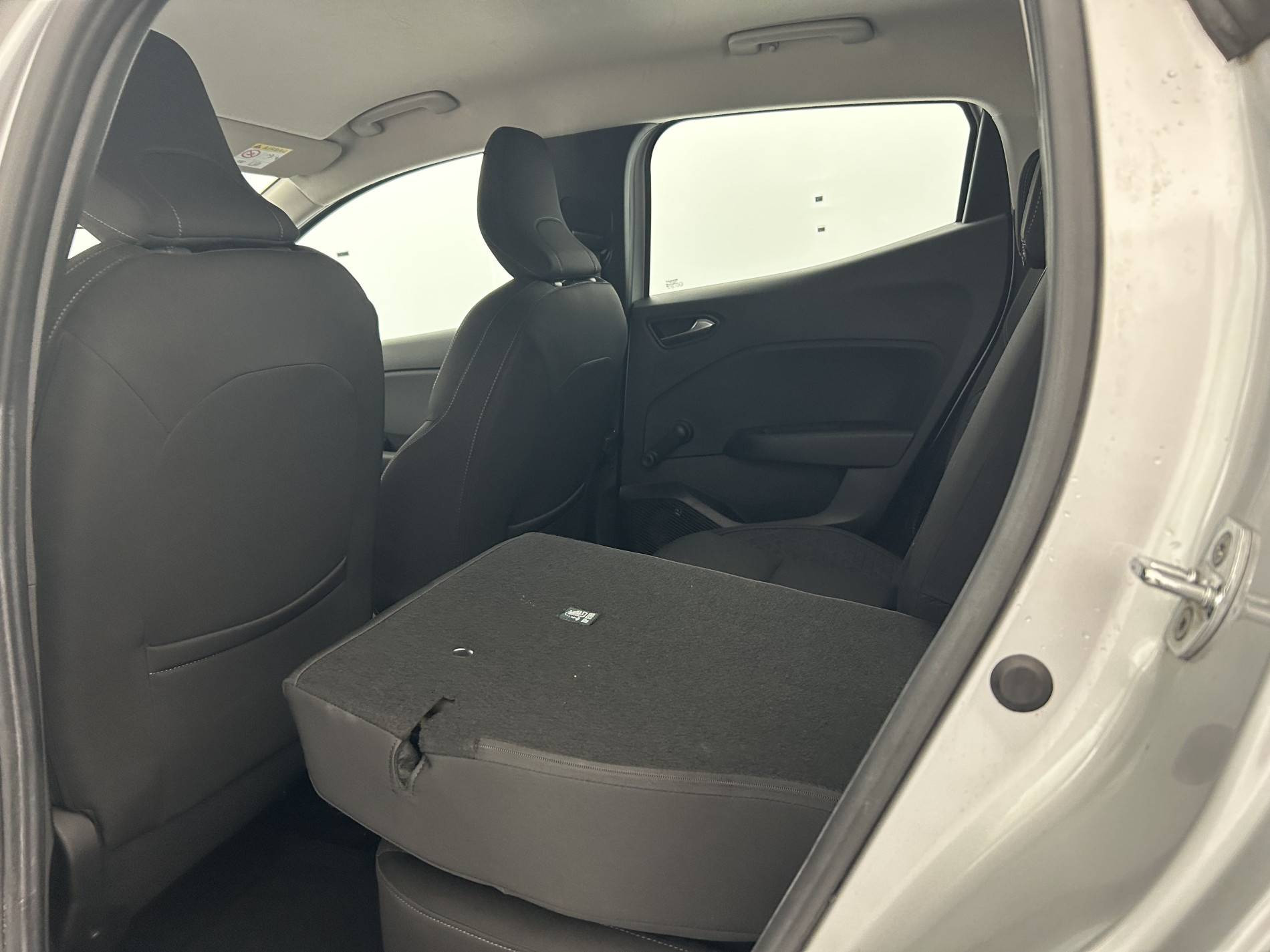 Vente en ligne Renault Clio 5 Clio E-Tech 140 - 21 au prix de 13 990 €