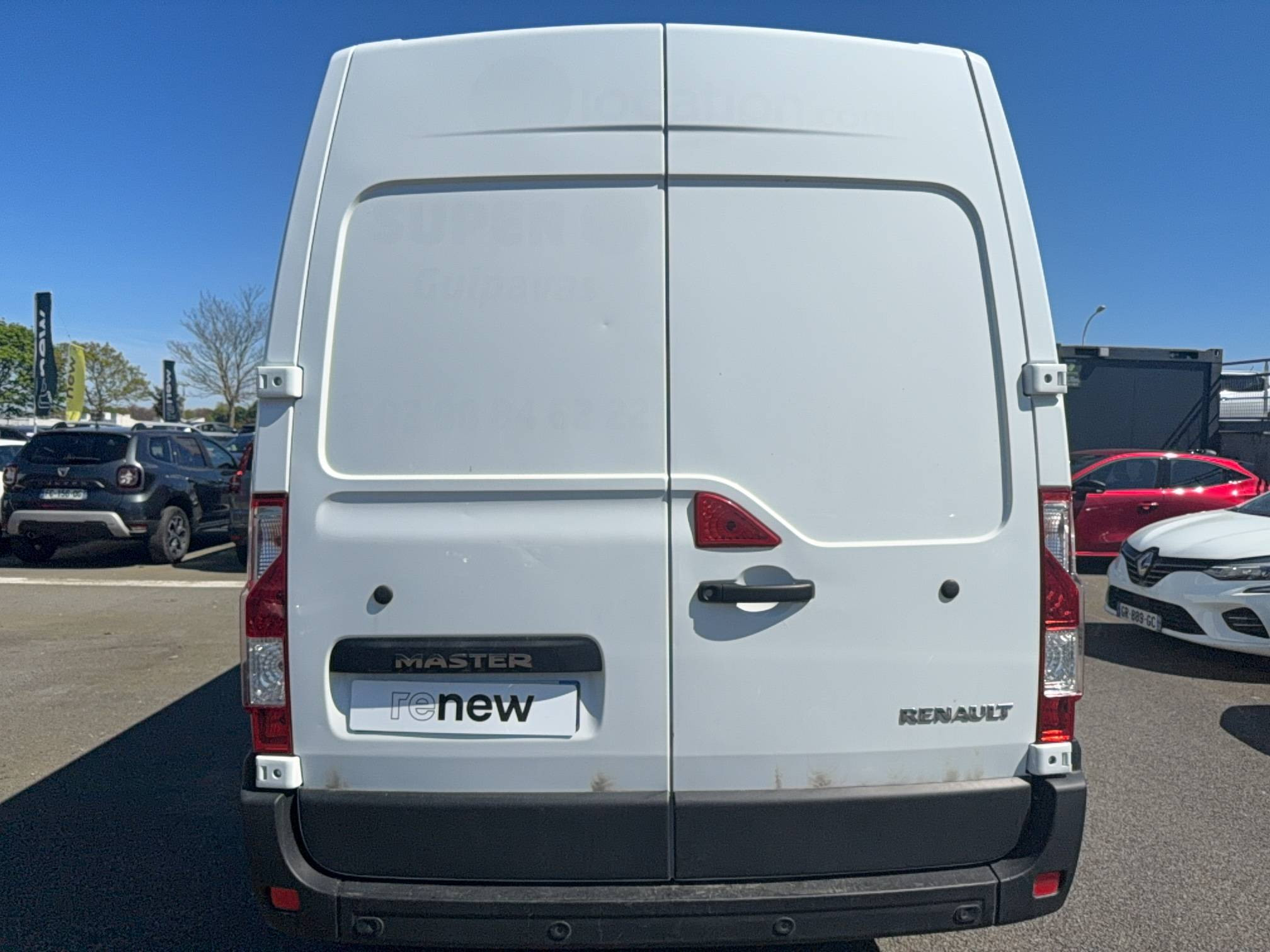 Vente en ligne Renault Master Fourgon MASTER FGN TRAC F3500 L2H2 BLUE DCI 135 au prix de 23 490 €