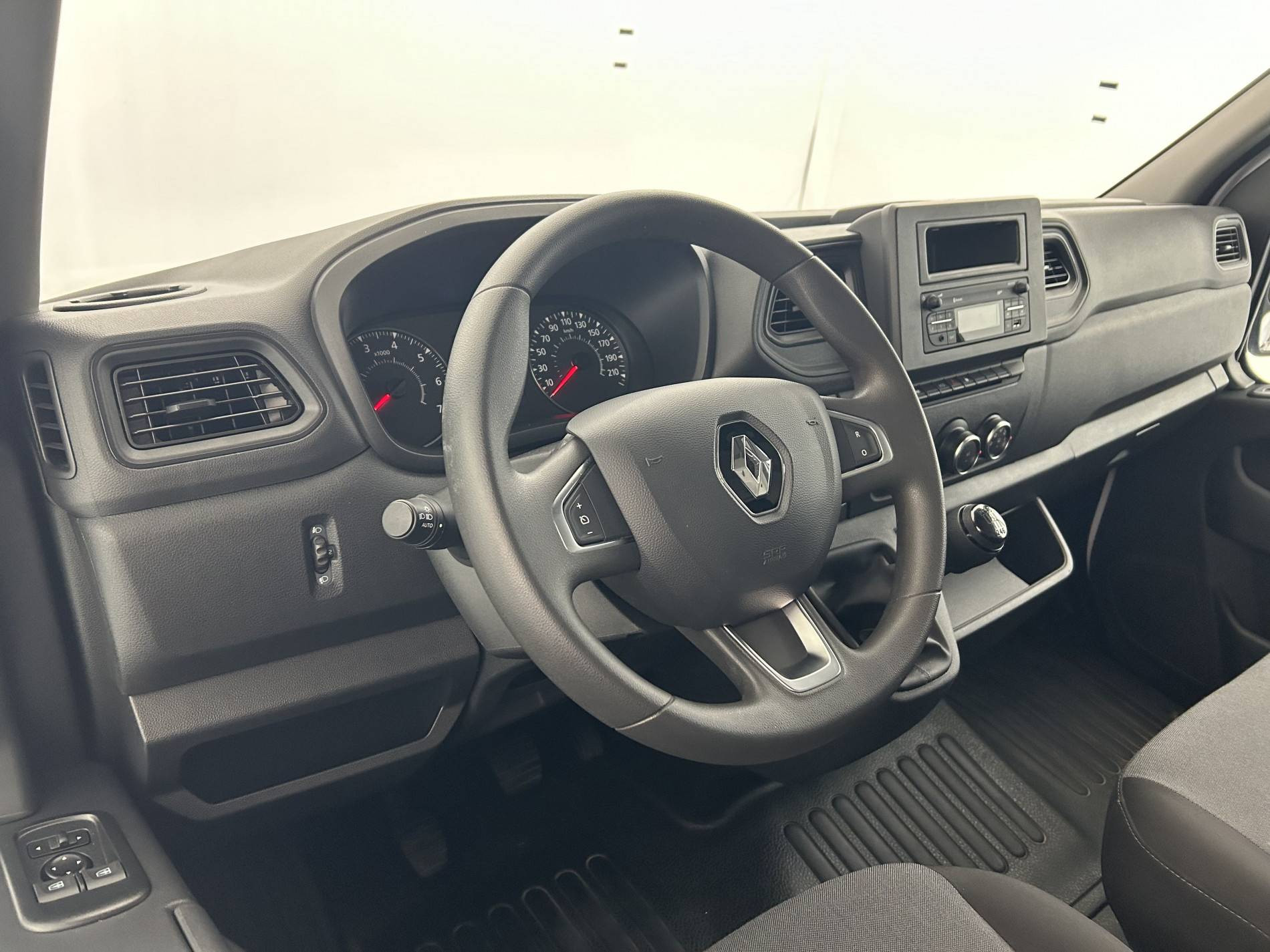 Vente en ligne Renault Master Fourgon MASTER FGN TRAC F3500 L2H2 BLUE DCI 135 au prix de 25 490 €