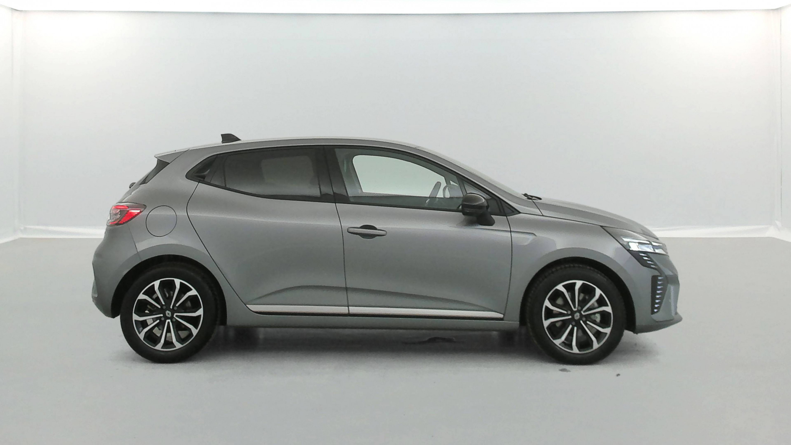 Vente en ligne Renault Clio 5 Clio E-Tech full hybrid 145 au prix de 19 990 €