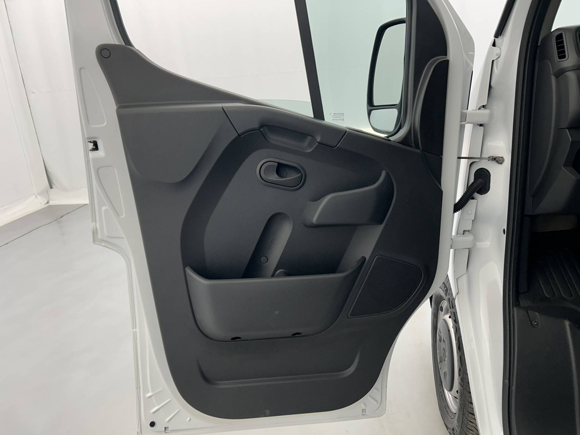 Vente en ligne Renault Master Fourgon MASTER FGN TRAC F3500 L3H3 BLUE DCI 135 au prix de 29 990 €