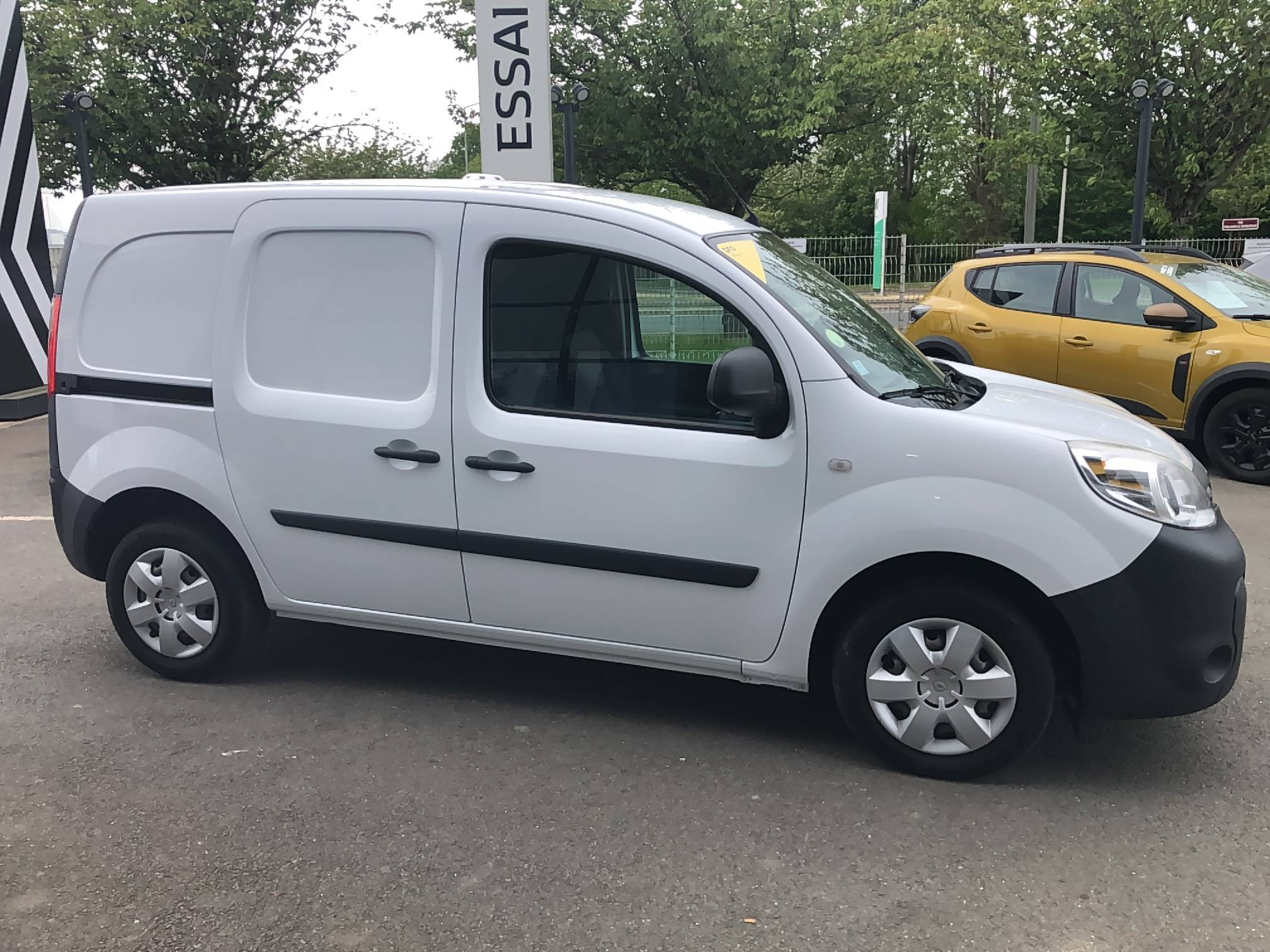 Vente en ligne Renault Kangoo Express  GRAND CONFORT BLUE DCI 115 au prix de 13 490 €