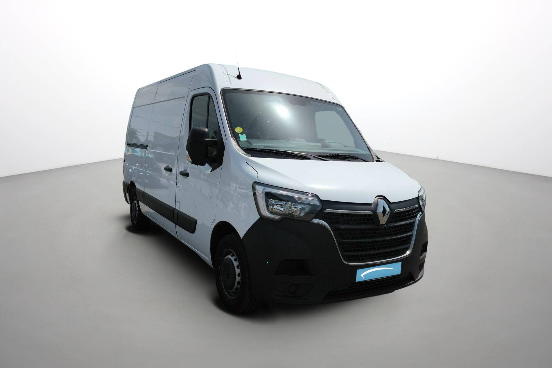 Vente en ligne Renault Master Fourgon MASTER FGN TRAC F3500 L2H2 BLUE DCI 135 au prix de 26 280 €