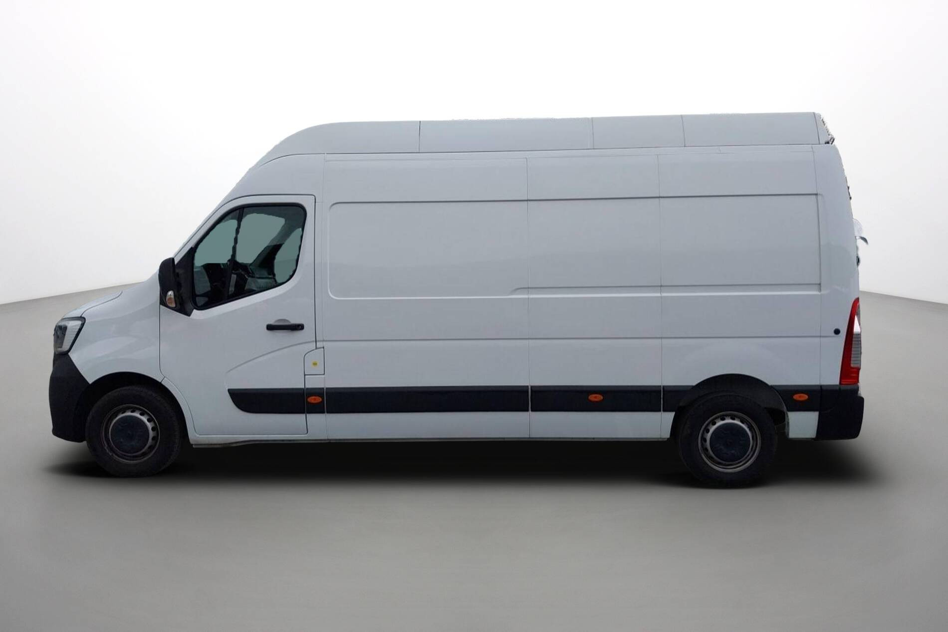 Vente en ligne Renault Master Fourgon MASTER FGN TRAC F3500 L3H3 BLUE DCI 135 au prix de 29 990 €