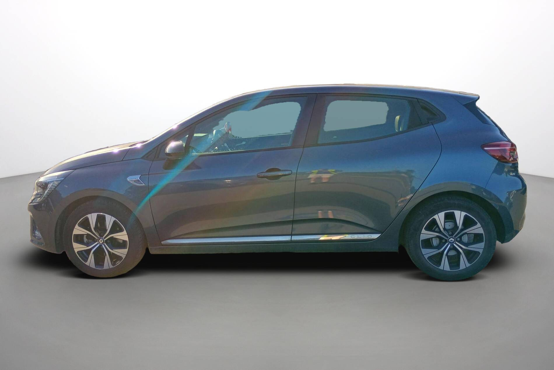 Vente en ligne Renault Clio 5 Clio E-Tech 140 - 21N au prix de 16 990 €
