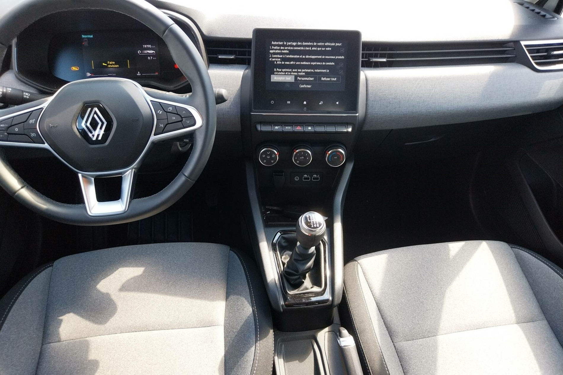 Vente en ligne Renault Clio 5 Clio TCe 90 au prix de 15 599 €