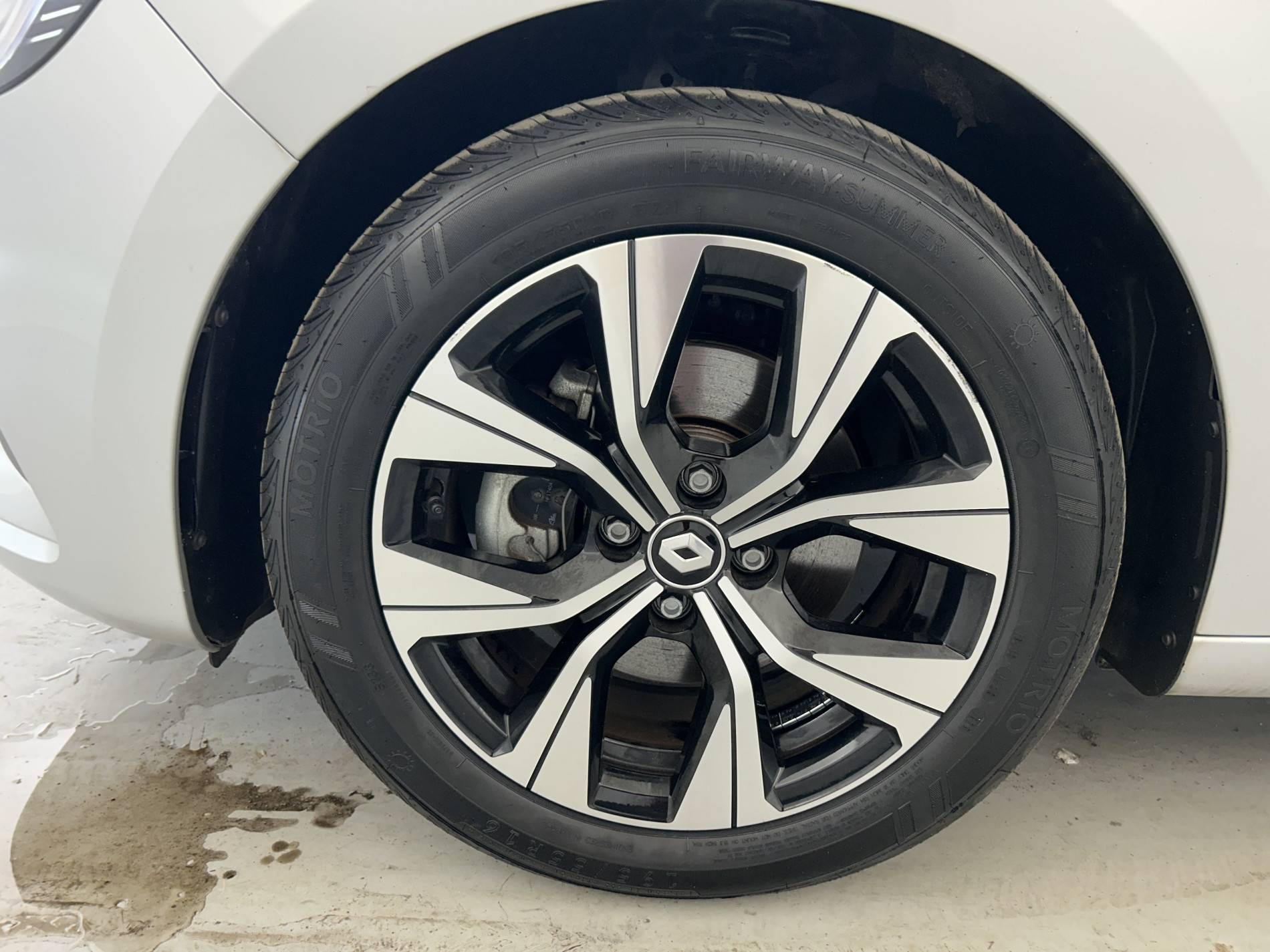 Vente en ligne Renault Clio 5 Clio E-Tech full hybrid 145 au prix de 17 490 €