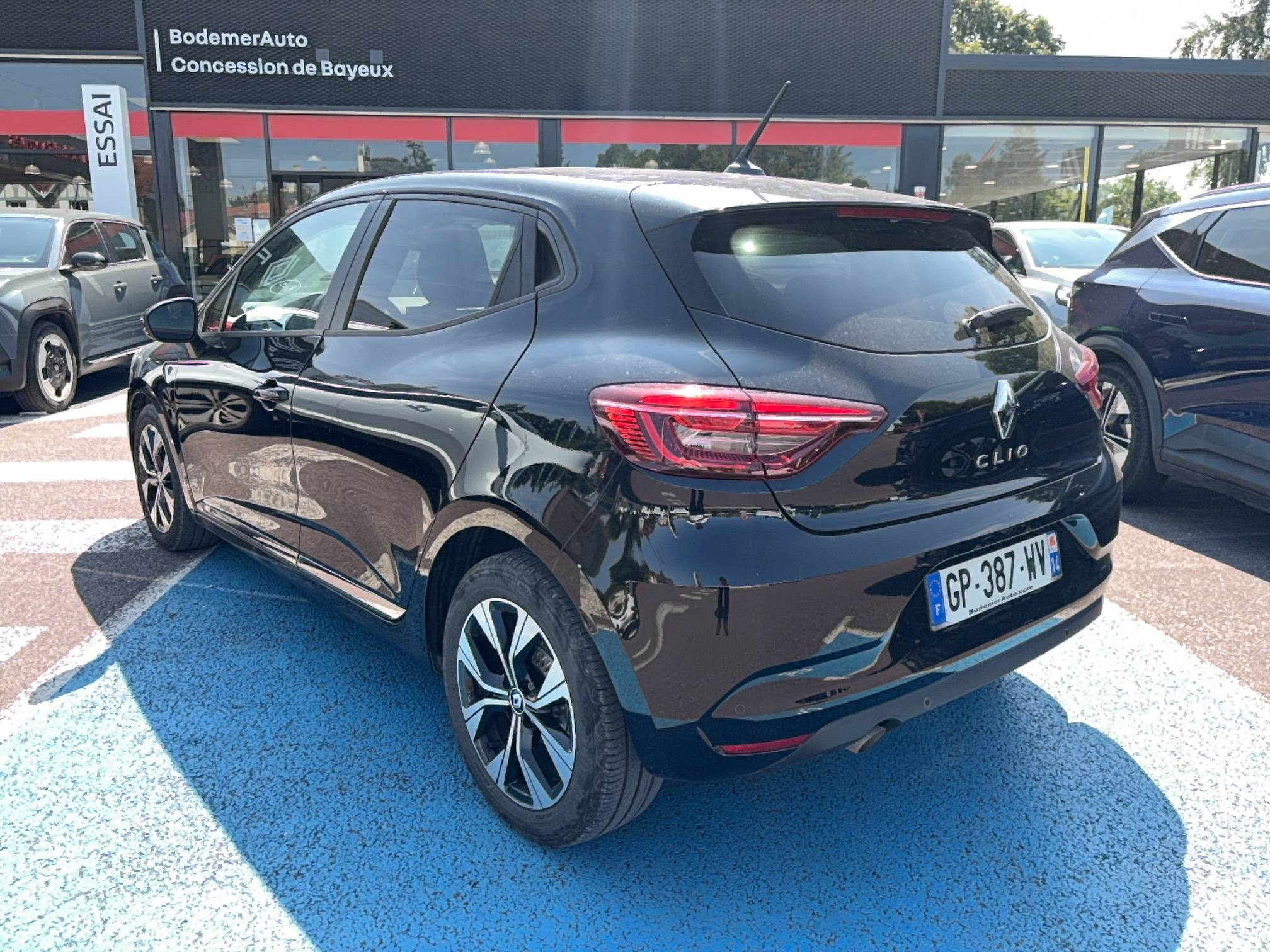 Vente en ligne Renault Clio 5 Clio TCe 100 GPL au prix de 14 590 €