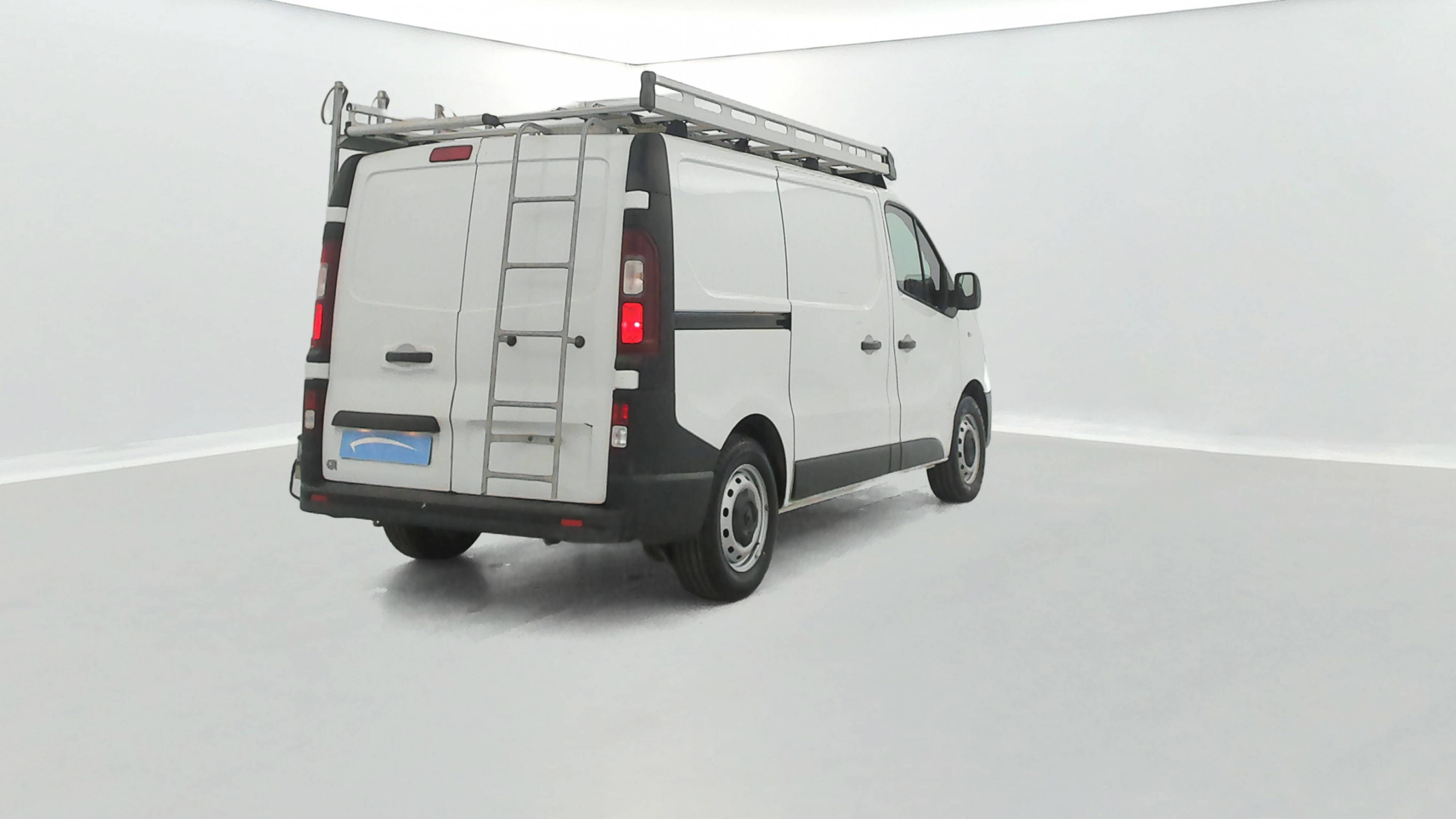 Vente en ligne Renault Trafic 3 Fourgon TRAFIC FGN L1H1 1000 KG DCI 120 au prix de 19 490 €
