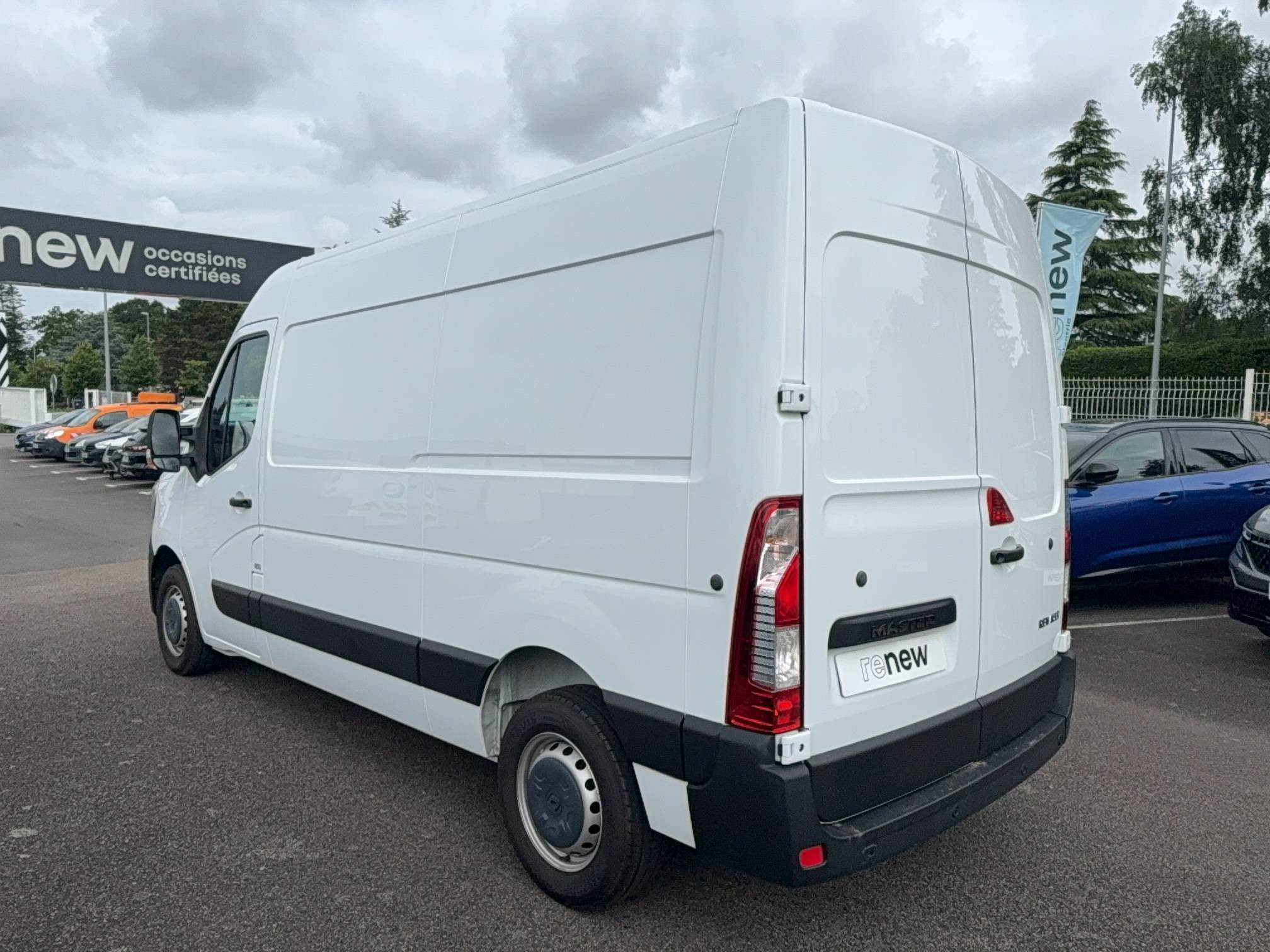 Vente en ligne Renault Master Fourgon MASTER FGN TRAC F3500 L2H2 BLUE DCI 135 au prix de 25 490 €