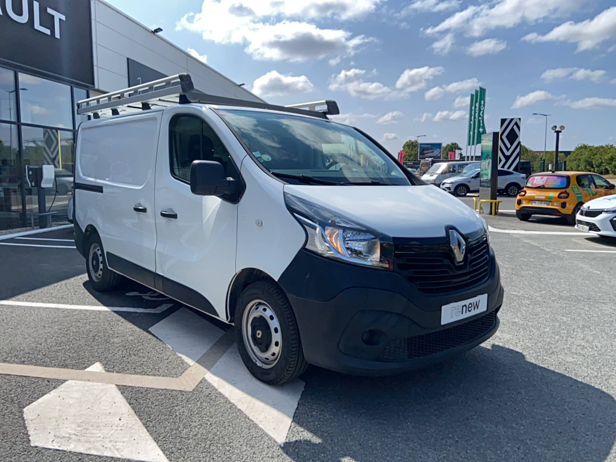 Vente en ligne Renault Trafic 3 Fourgon TRAFIC FGN L1H1 1000 KG DCI 95 E6 au prix de 14 990 €